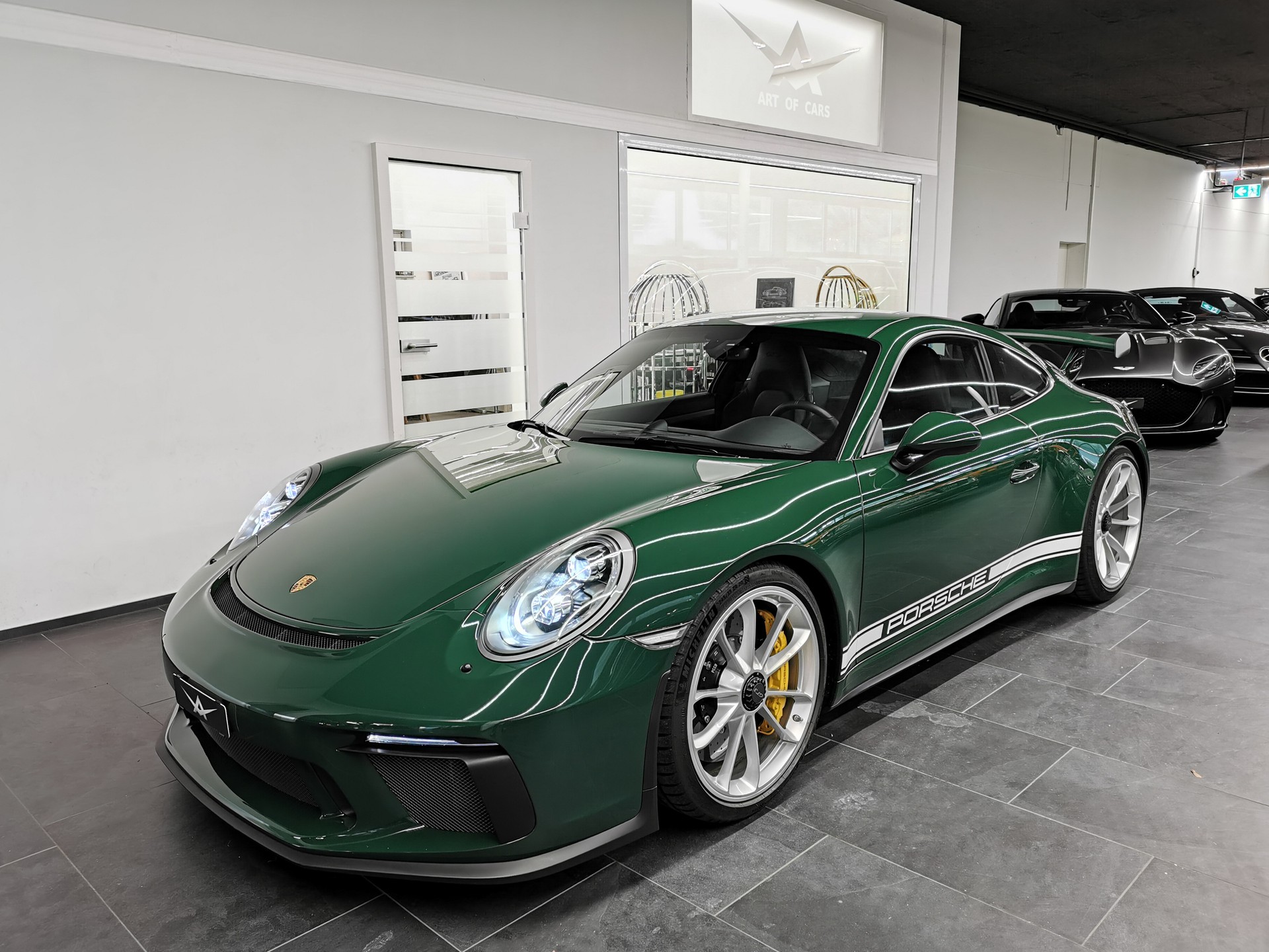 PORSCHE 911 GT3 991.2 TOURING PCCB HANDSCHALTER OHNE OPF PTS IRISH GREEN UNIKAT CH-AUTO EXCLUSIVE PERFEKT KEINE RENNSTRECKE LEDER ETC.-image-0