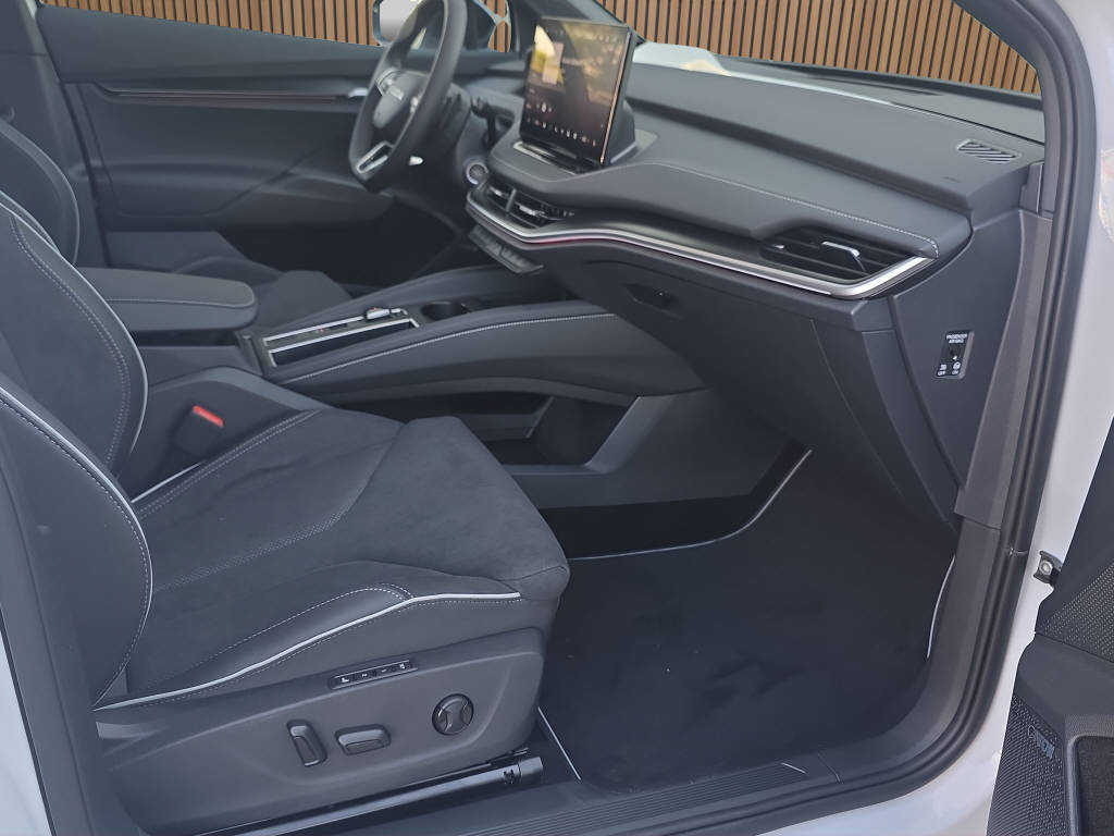 SKODA Enyaq IV 85x SportLine 4x4 MAXX-image-13