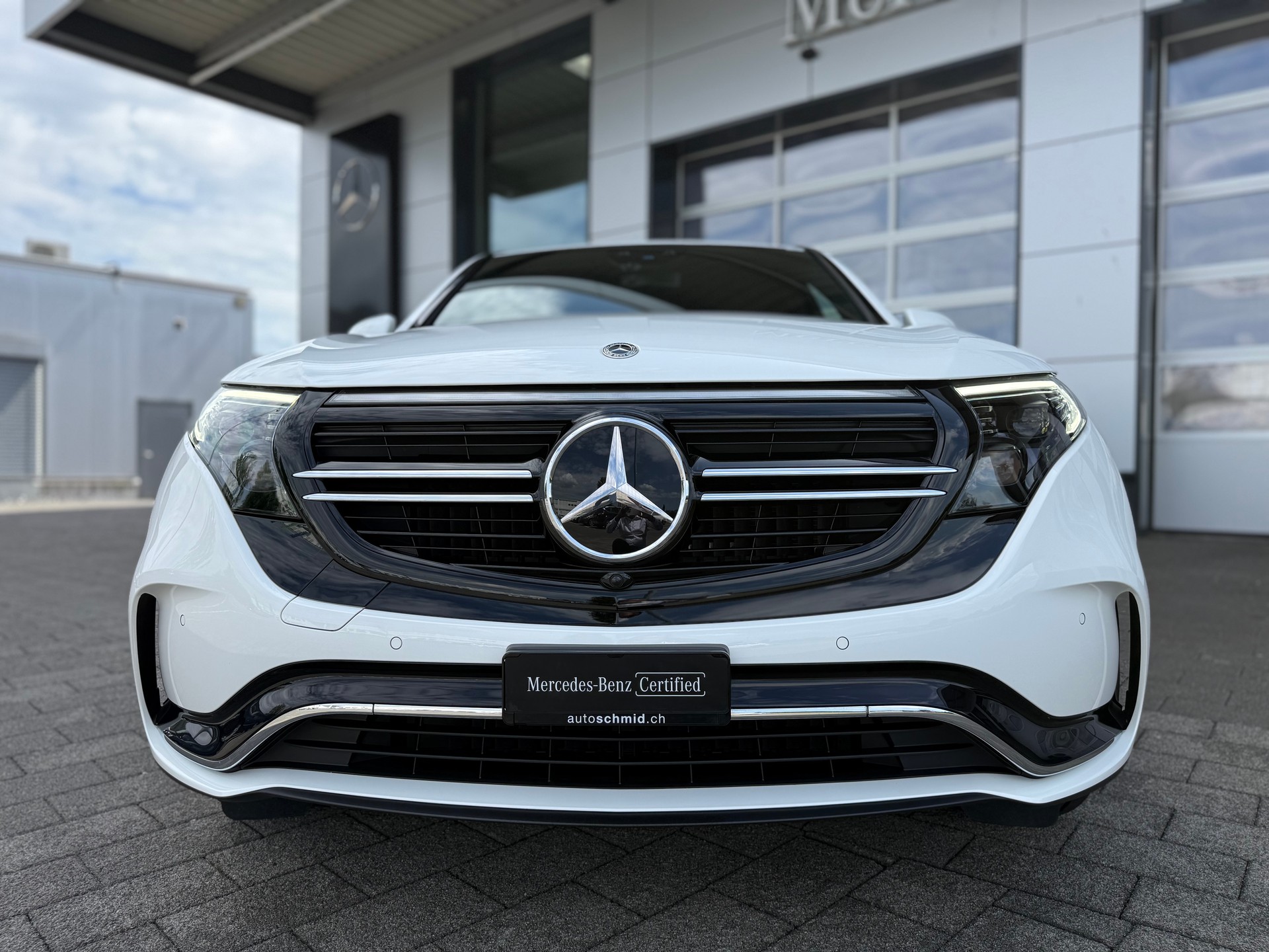 MERCEDES-BENZ EQC 400 AMG Line 4Matic-image-2
