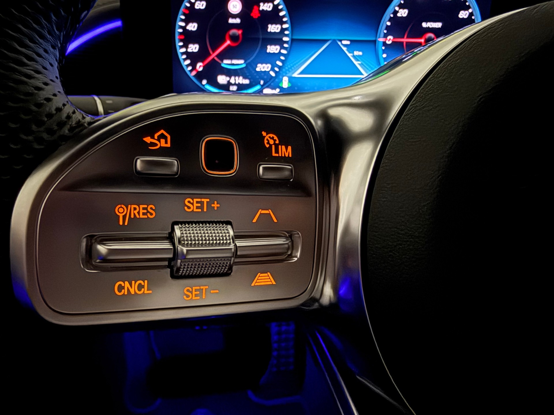 MERCEDES-BENZ EQC 400 AMG Line 4Matic-image-7