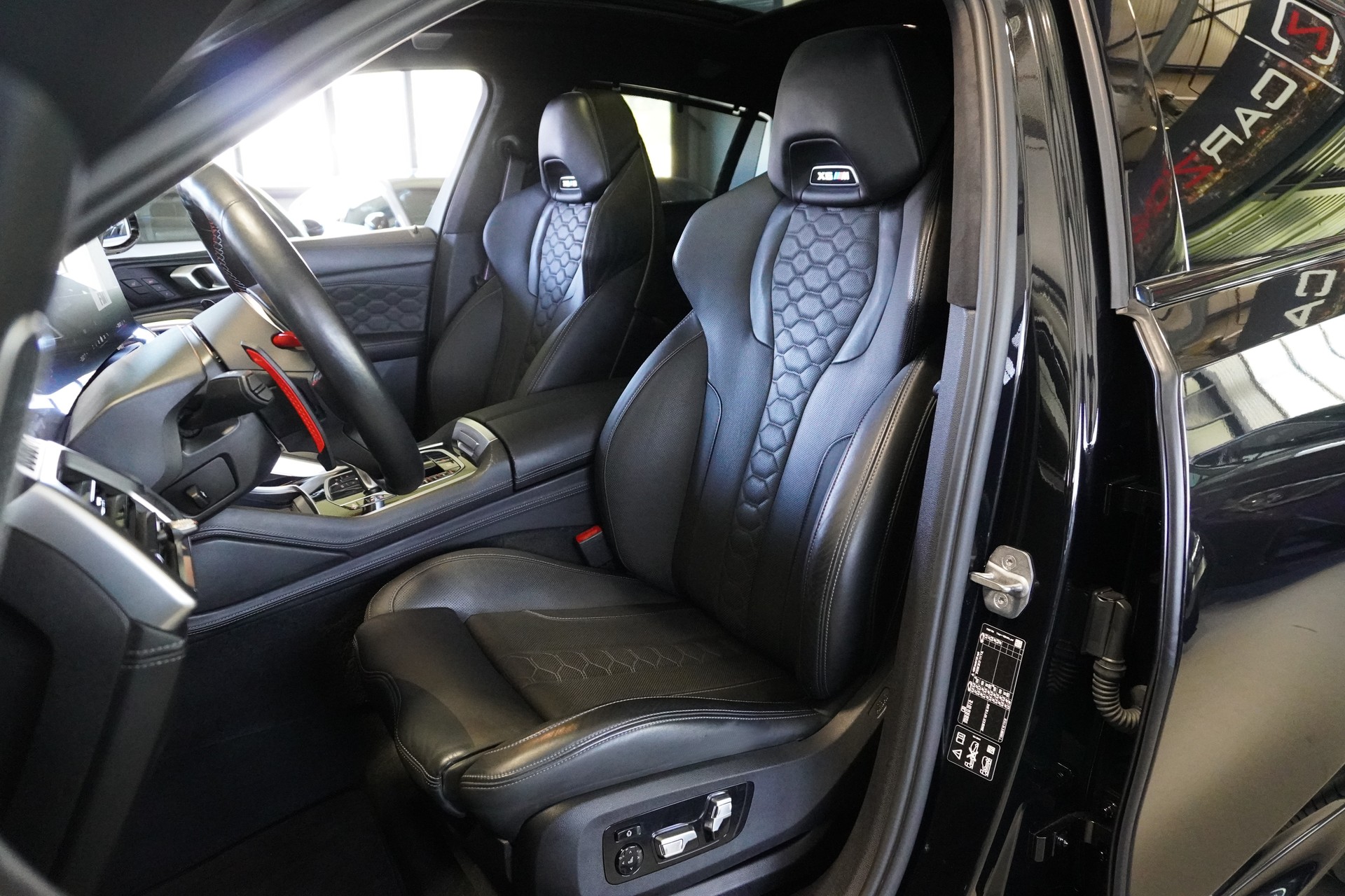 BMW X6M Steptronic M Competition // WERKSGARANTIE BIS 07.2028 // MASSAGE SITZE // BOWERS & WILKINS //-image-9