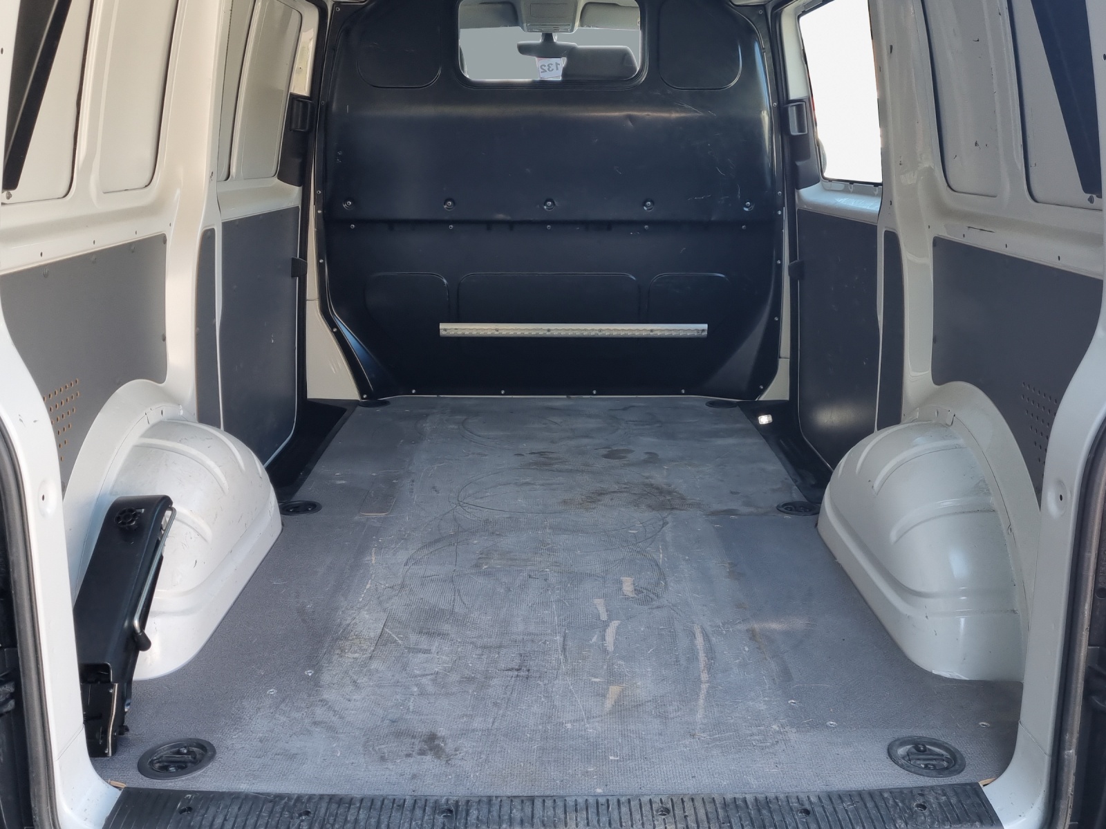 VW T6.1 2.0 TDI-image-12