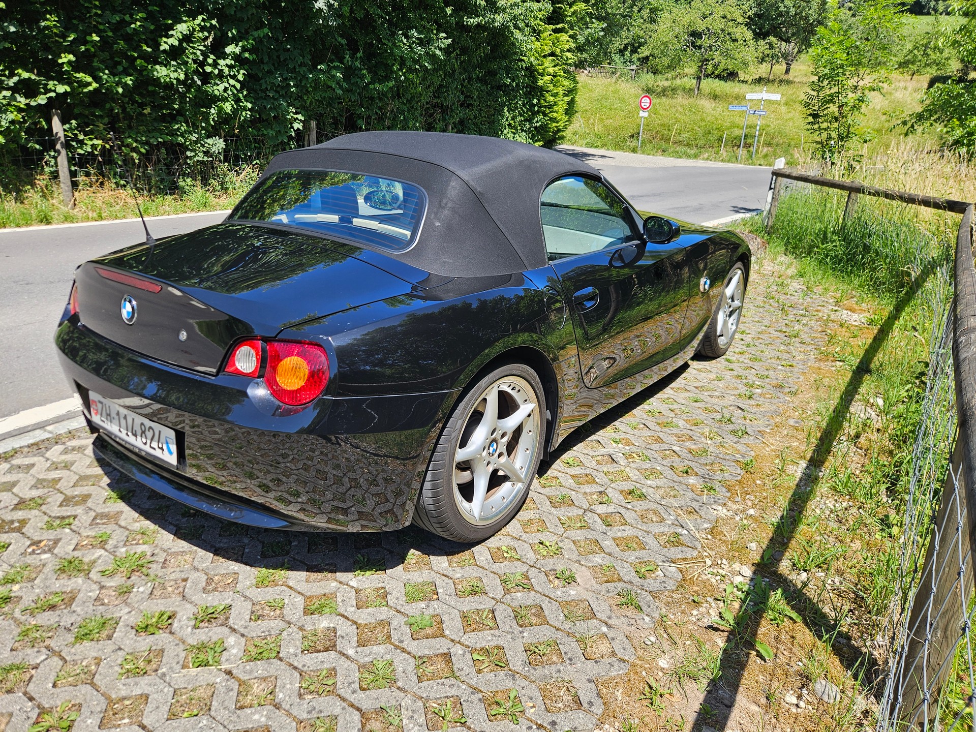 BMW 3.0i-image-2