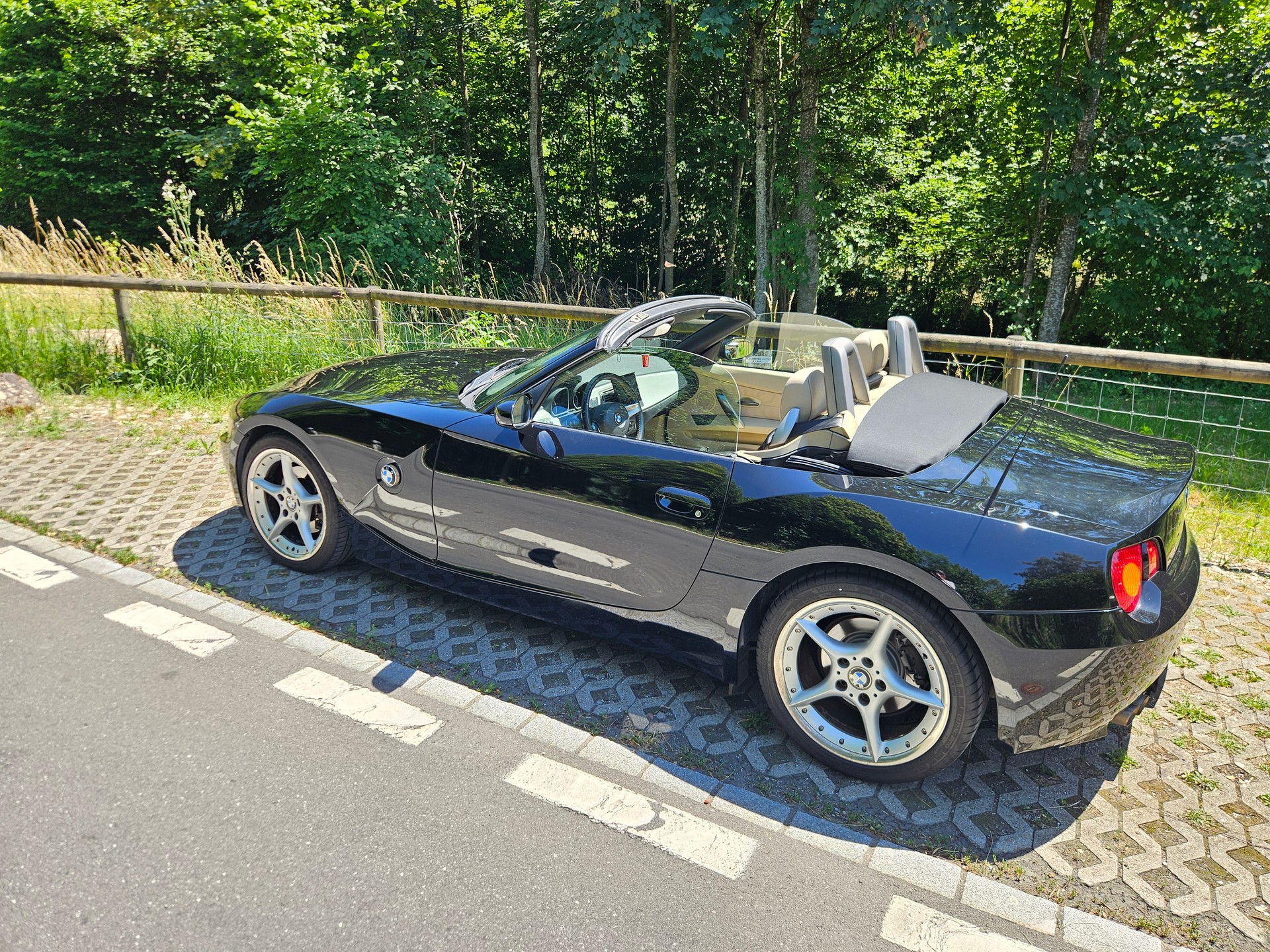 BMW 3.0i-image-0