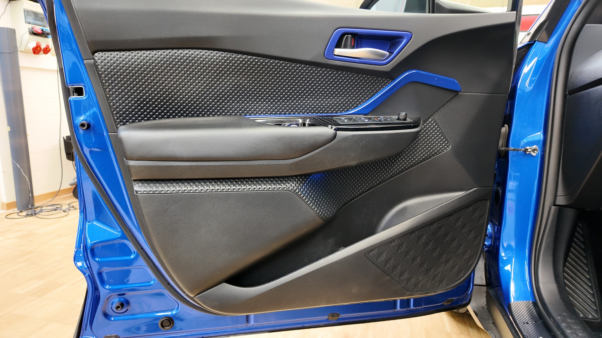 TOYOTA C-HR 1.8 HSD Limited CVT-image-9
