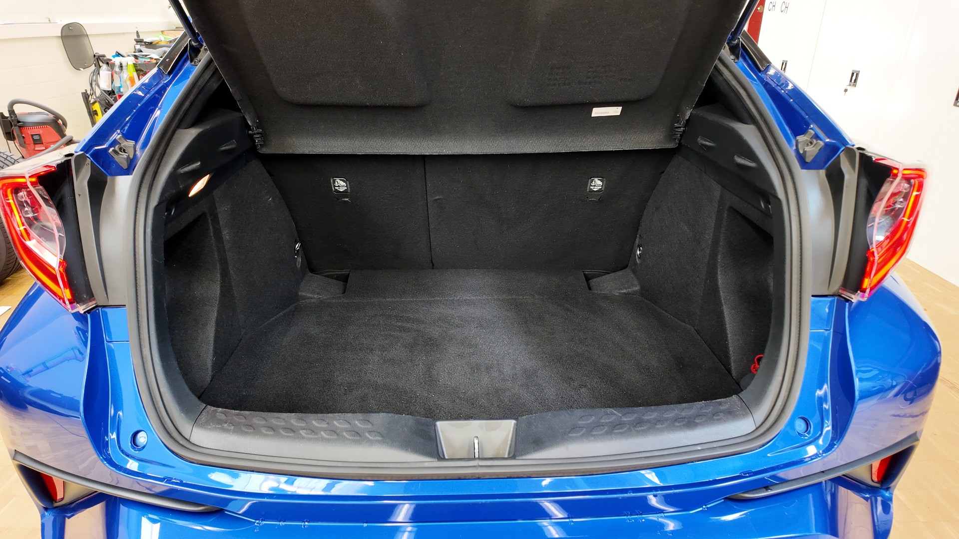 TOYOTA C-HR 1.8 HSD Limited CVT-image-16