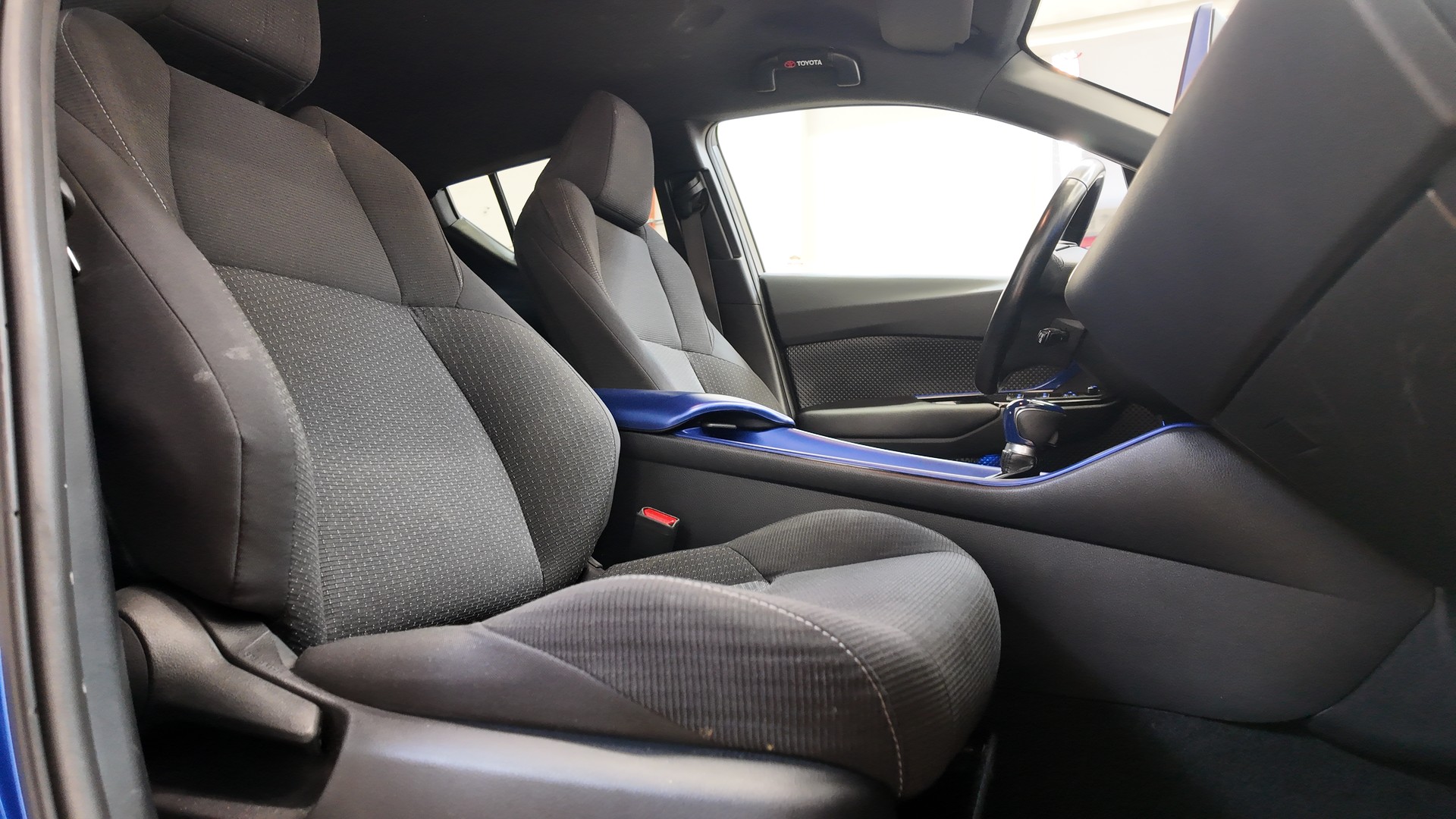 TOYOTA C-HR 1.8 HSD Limited CVT-image-12