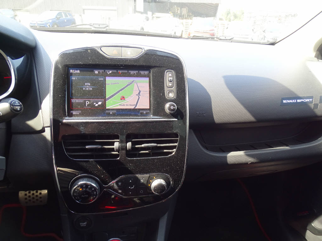 RENAULT Clio Sport 1.6 T 200 RS-image-9