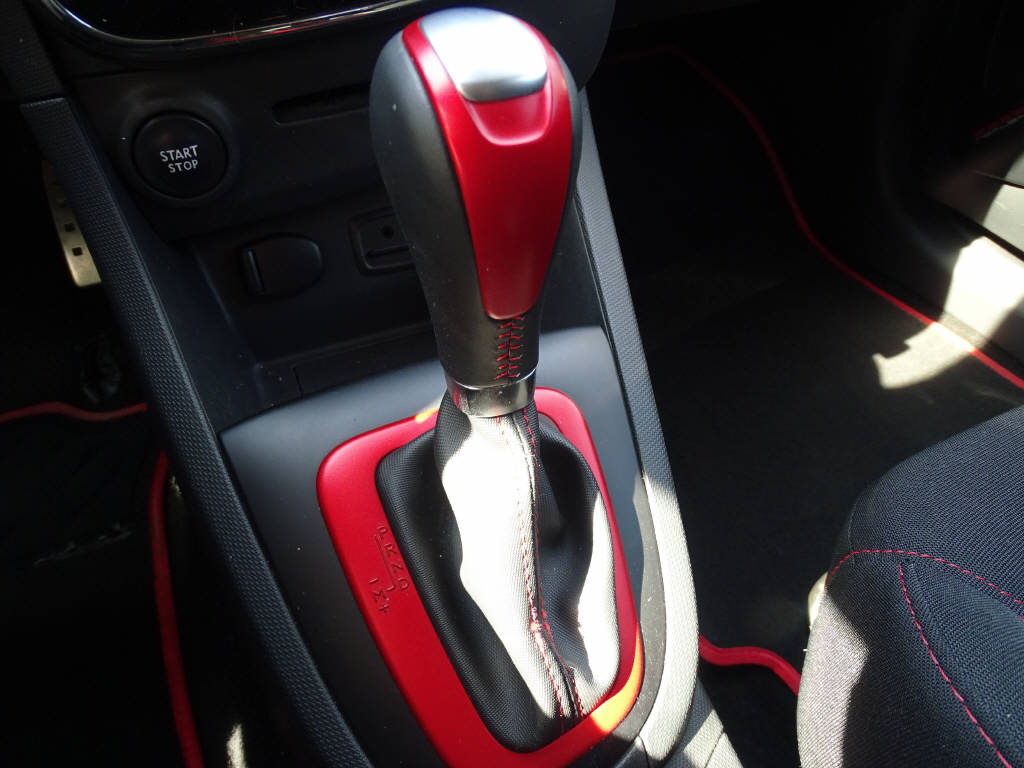 RENAULT Clio Sport 1.6 T 200 RS-image-10