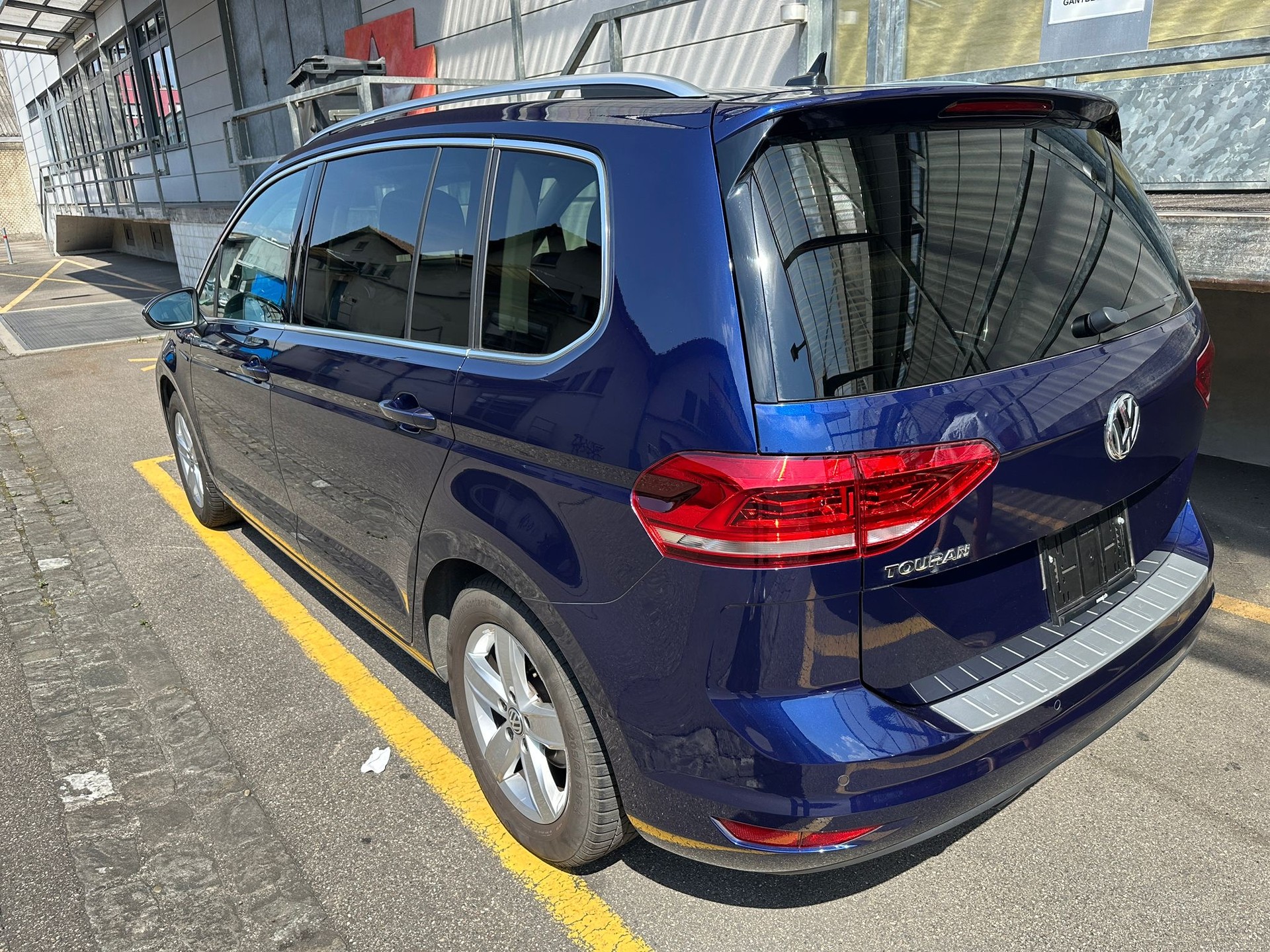 VW 1.5 TSI Highline DSG, 7-Plätzer mit Panoramadach, ab MFK!-image-1