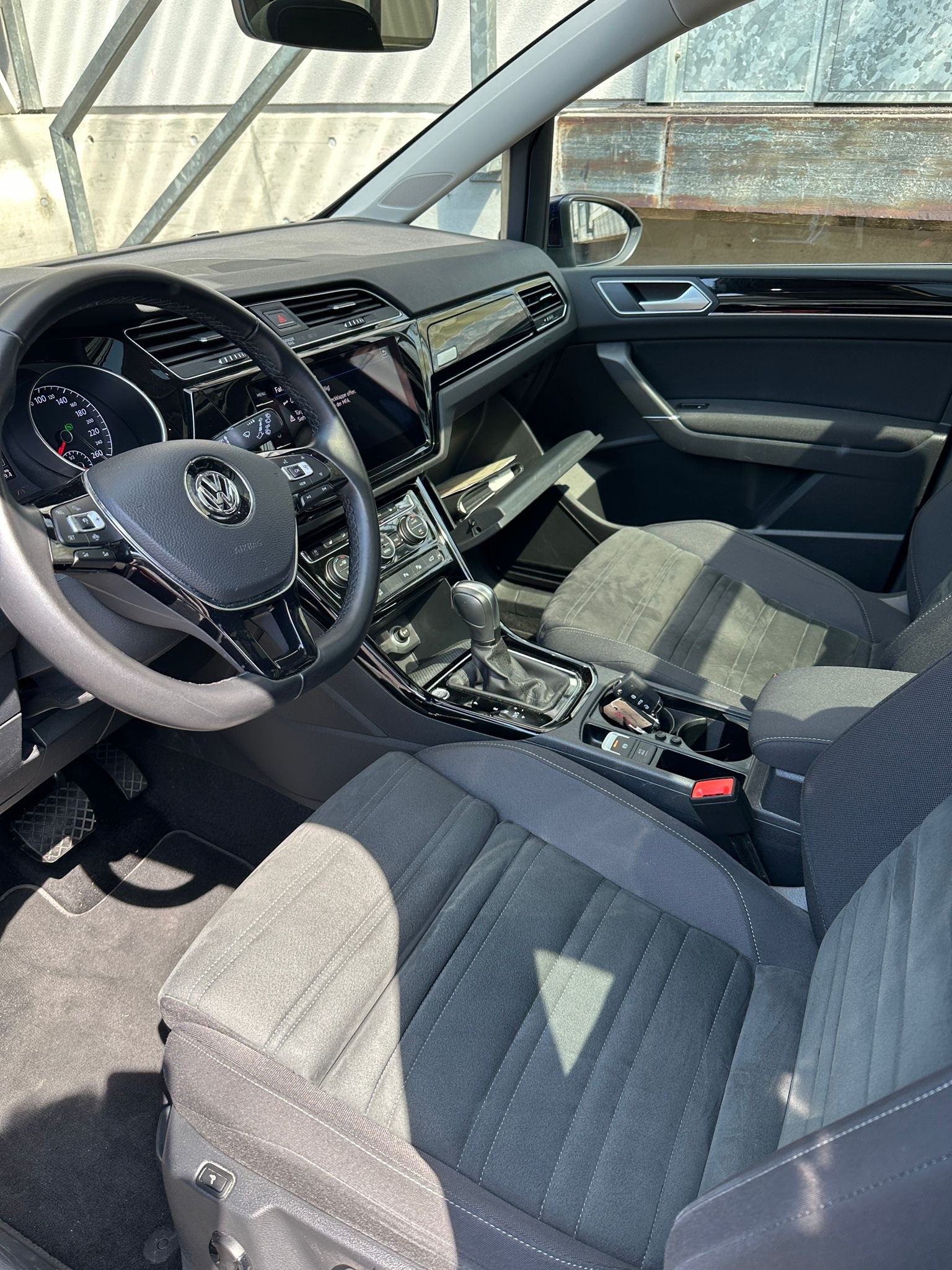 VW 1.5 TSI Highline DSG, 7-Plätzer mit Panoramadach, ab MFK!-image-3