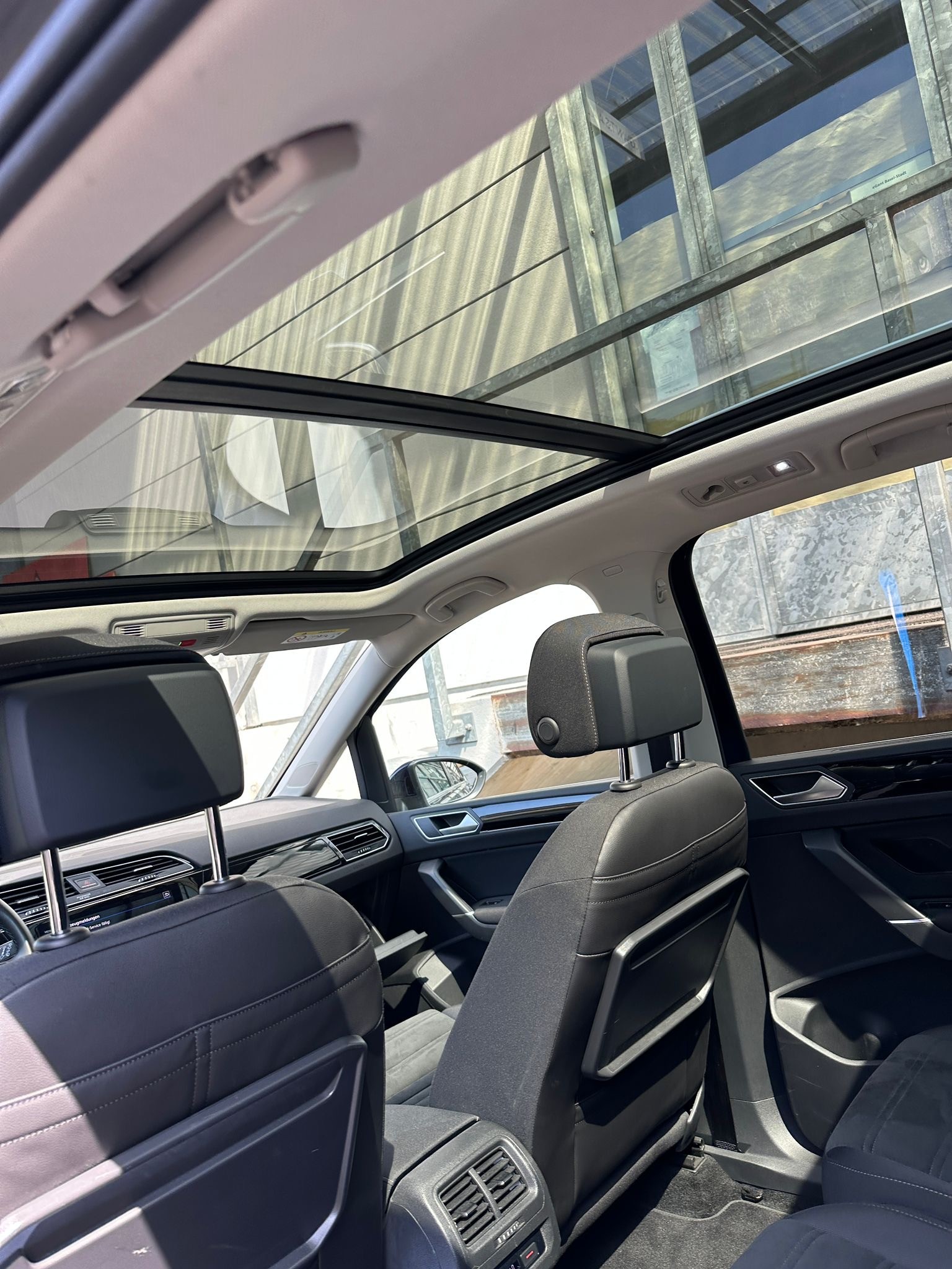VW 1.5 TSI Highline DSG, 7-Plätzer mit Panoramadach, ab MFK!-image-2