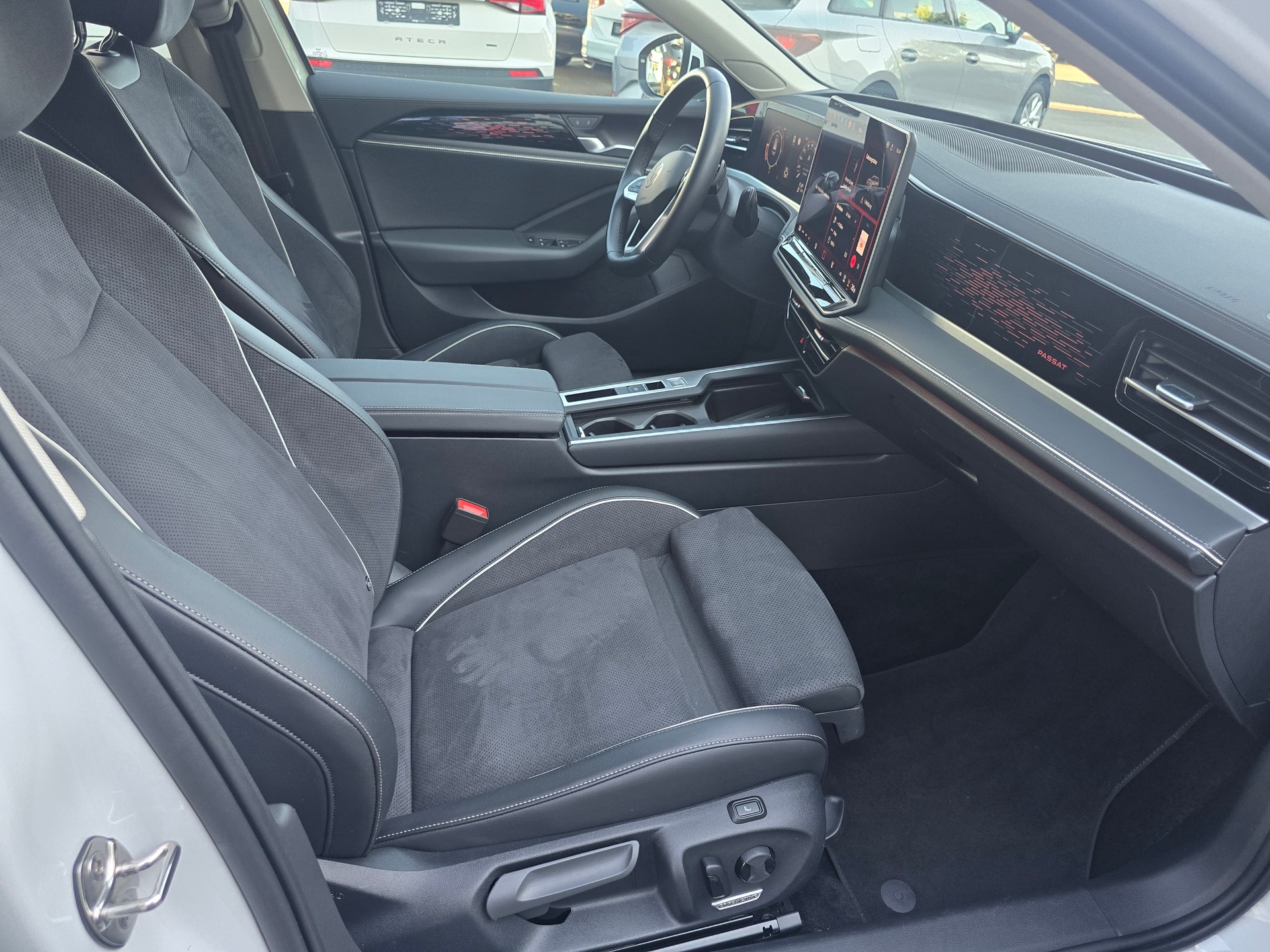 VW Passat Variant 2.0 TDI evo Business DSG-image-11