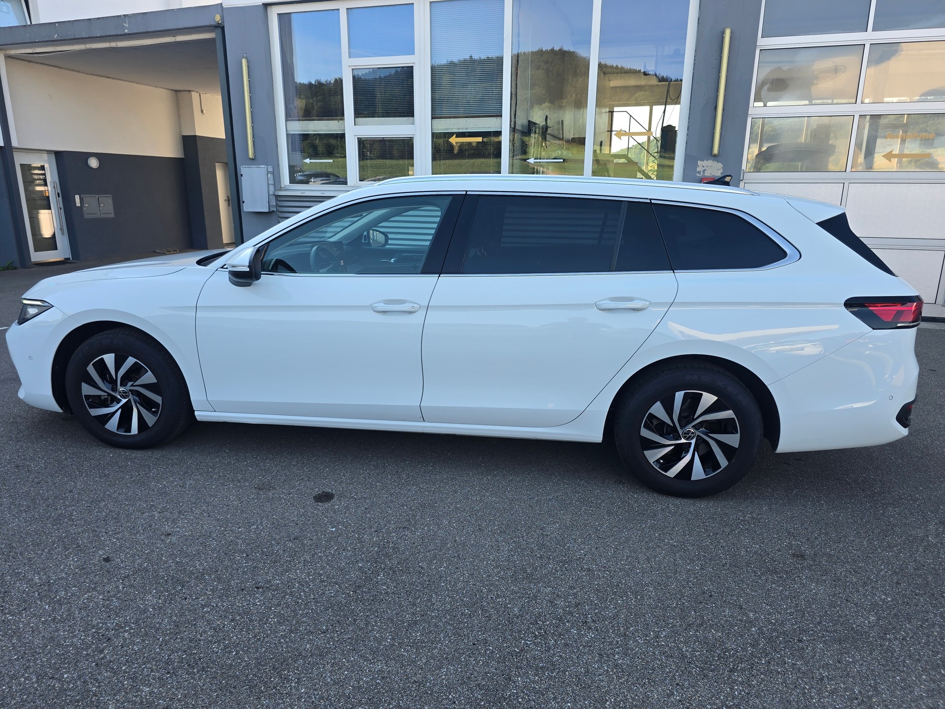 VW Passat Variant 2.0 TDI evo Business DSG-image-6