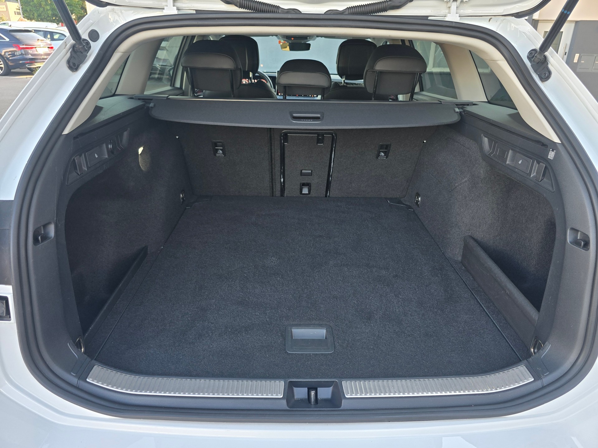 VW Passat Variant 2.0 TDI evo Business DSG-image-9