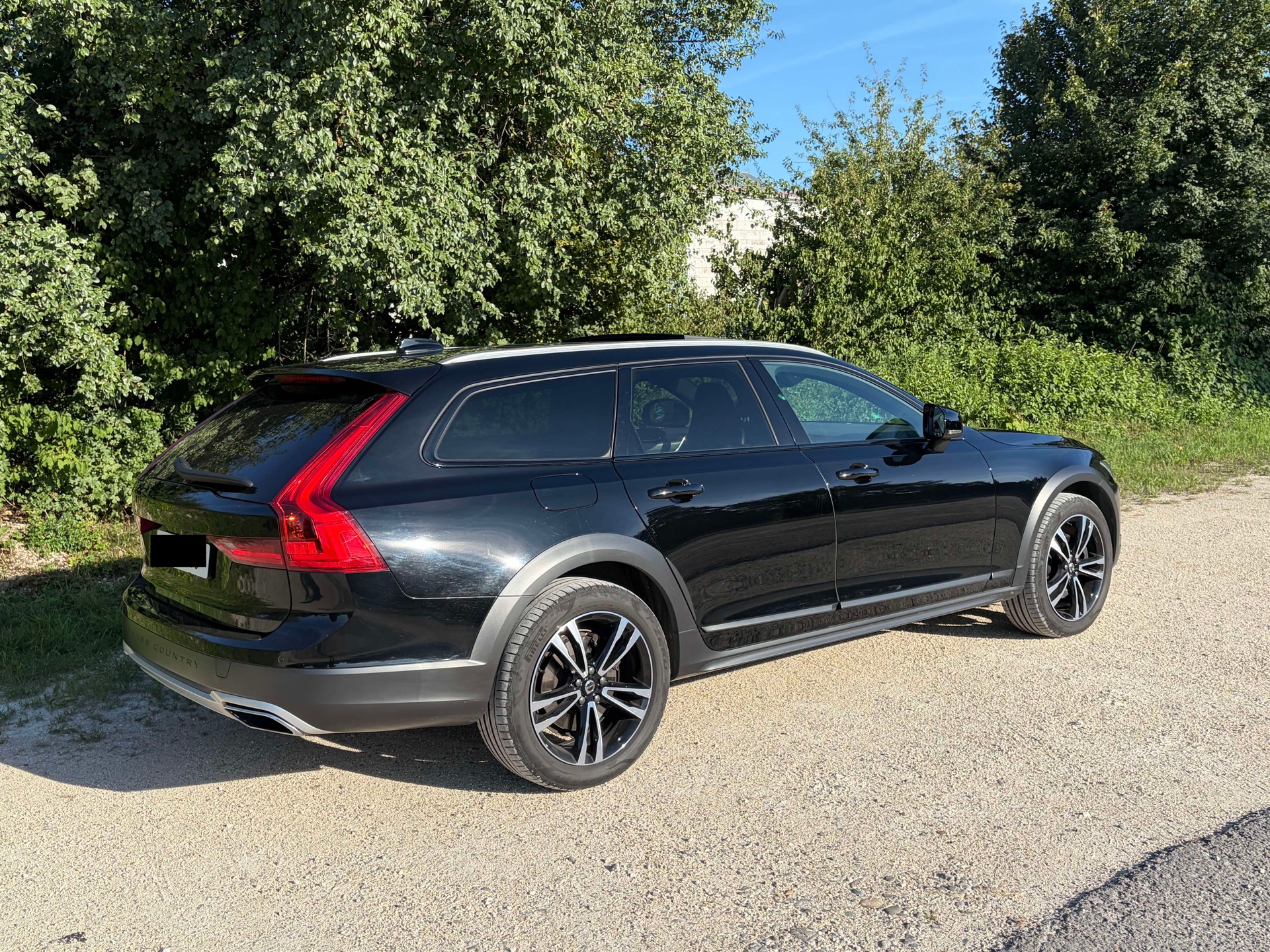 VOLVO V90 Cross Country-image-2