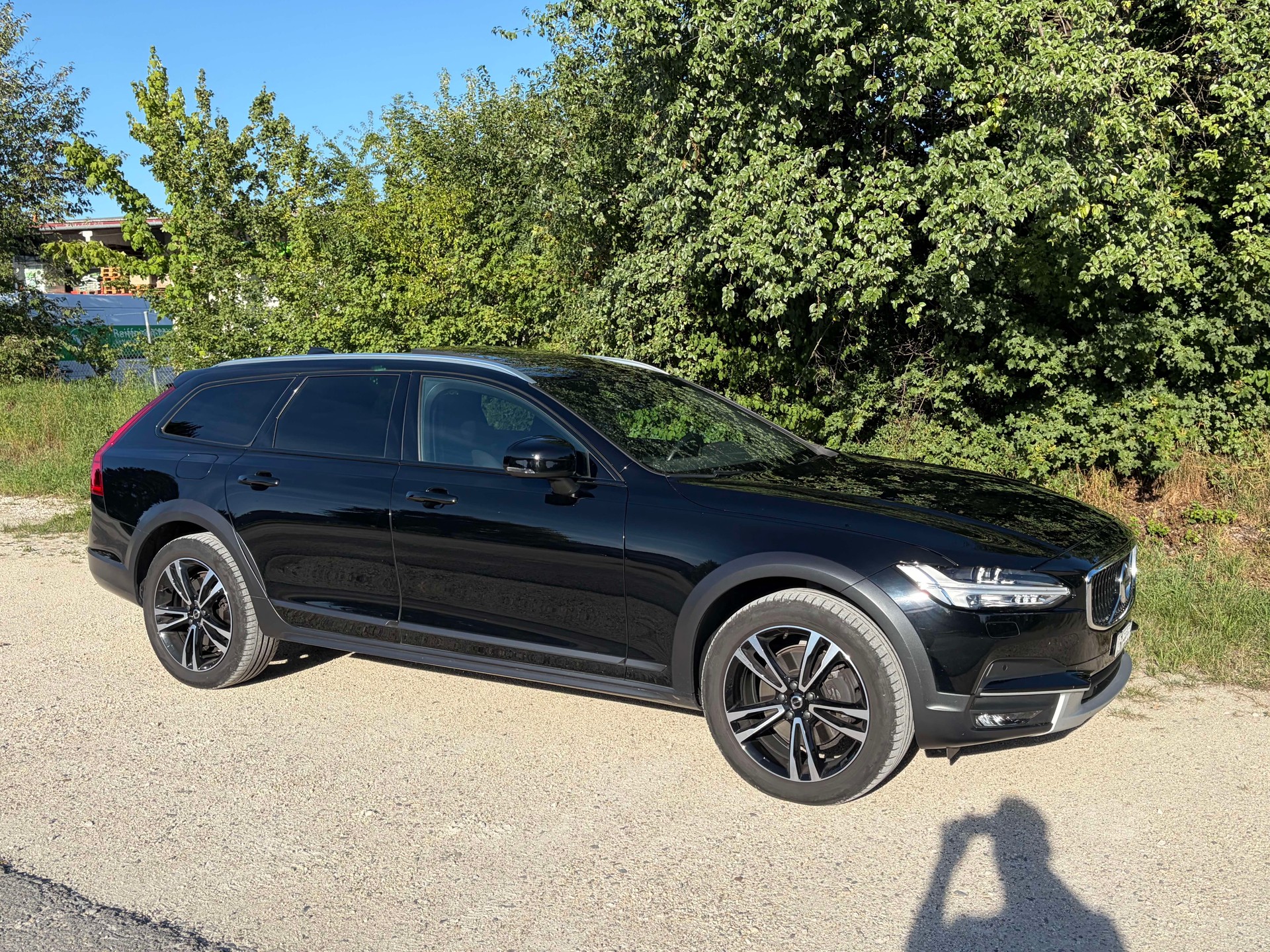 VOLVO V90 Cross Country-image-4