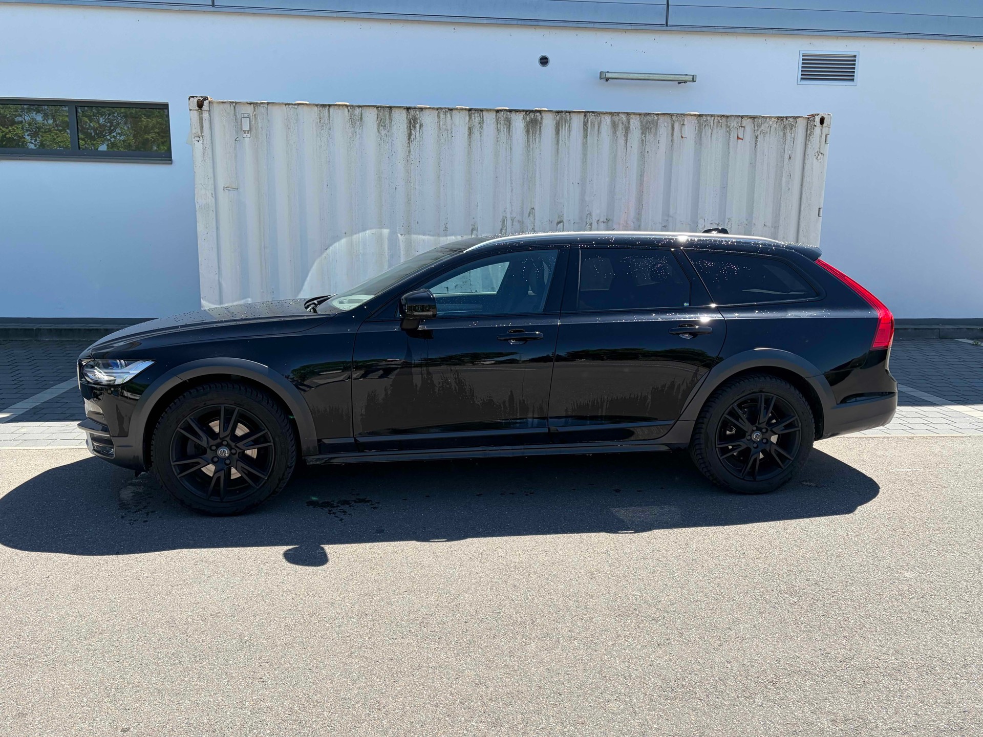 VOLVO V90 Cross Country-image-2