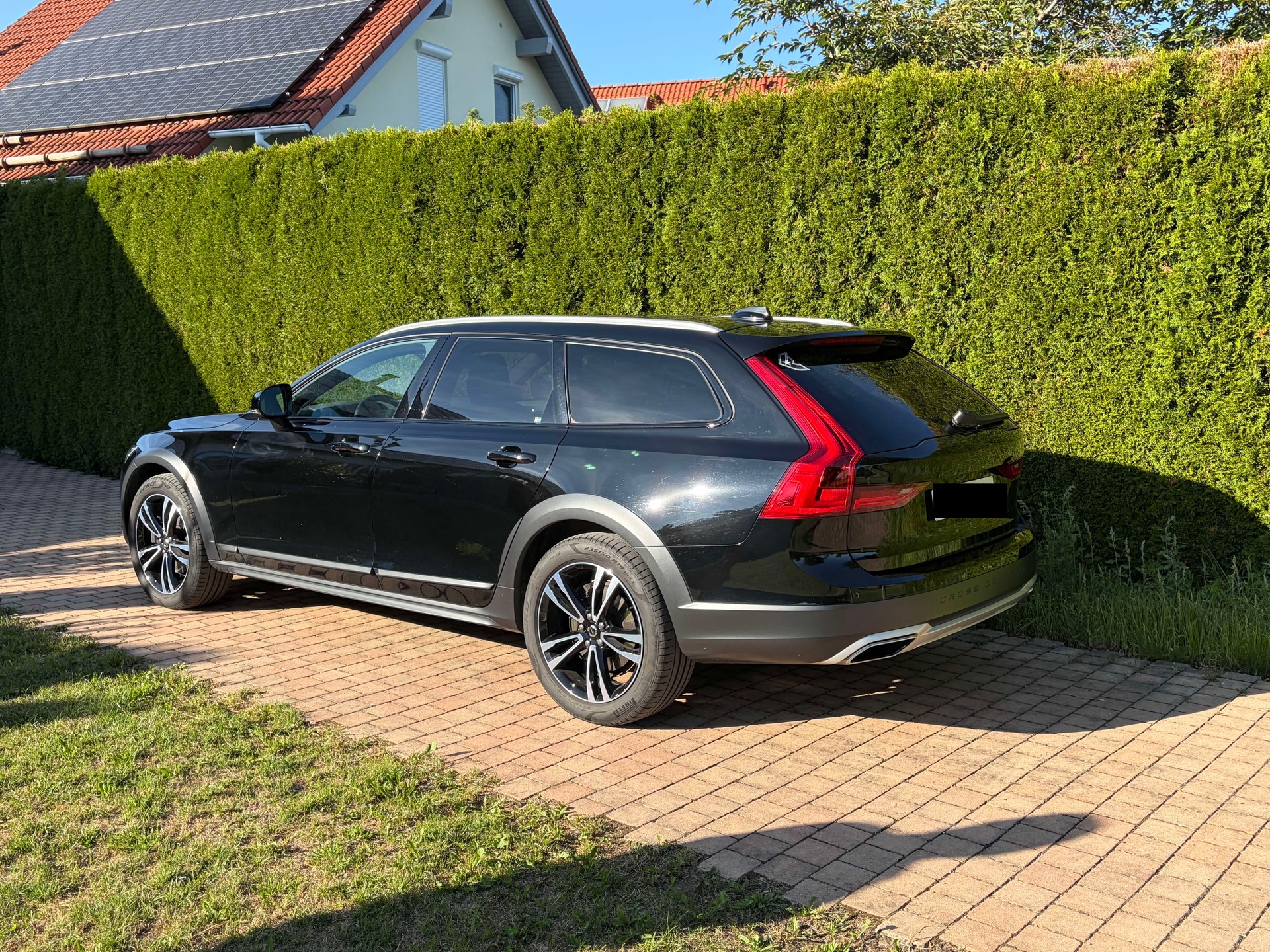 VOLVO V90 Cross Country-image-1