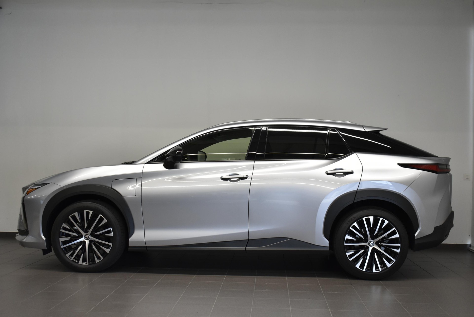 LEXUS RZ 450e Comfort - Ruote invernali incluse-image-3