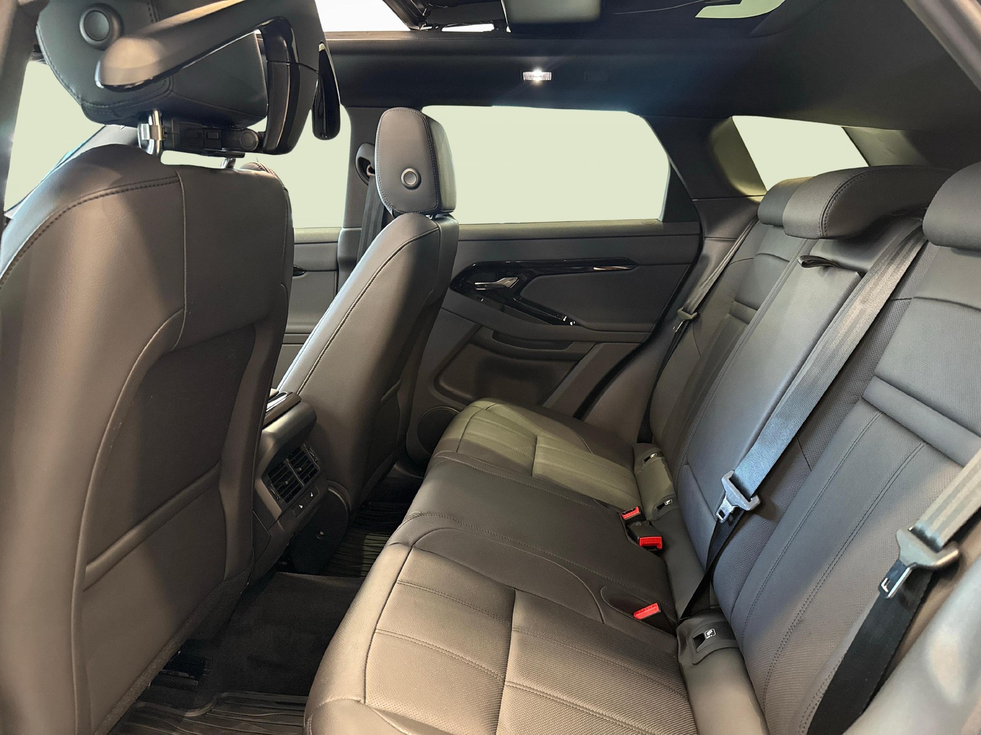 LAND ROVER Range Rover Evoque 1.5 T 270e Dynamic SE-image-10