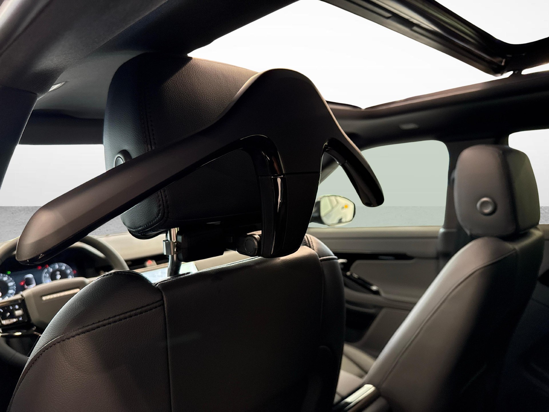 LAND ROVER Range Rover Evoque 1.5 T 270e Dynamic SE-image-14