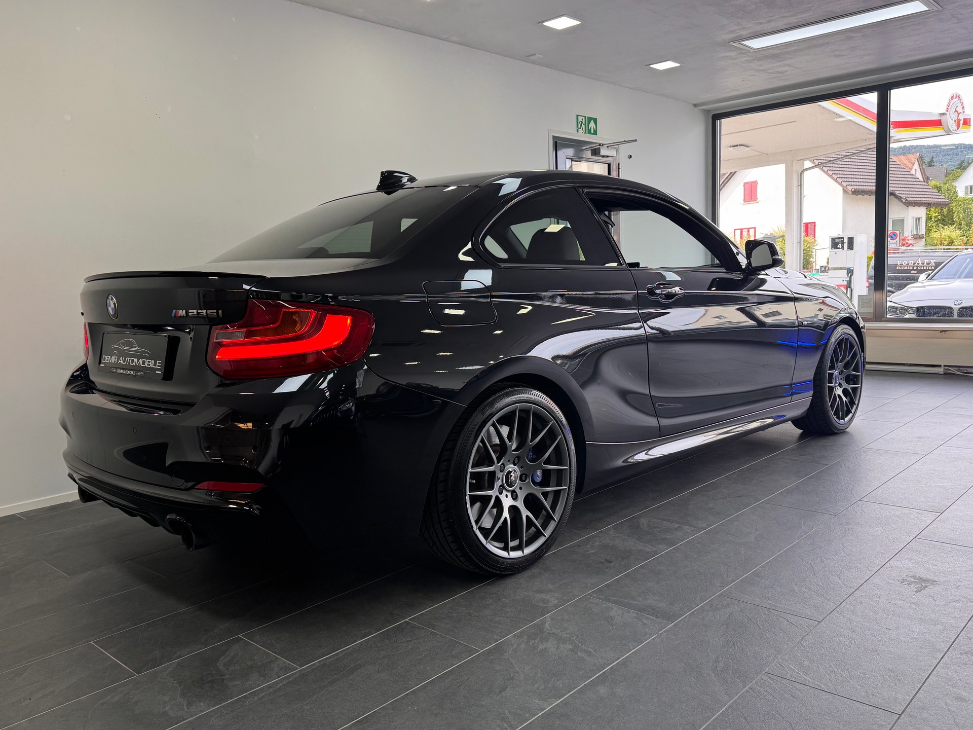 BMW M235i xDrive Steptronic *H/K Soundsystem / Keyless / Rückfahrkamera / Adaptives Fahrwerk / CH-Fahrzeug*-image-3