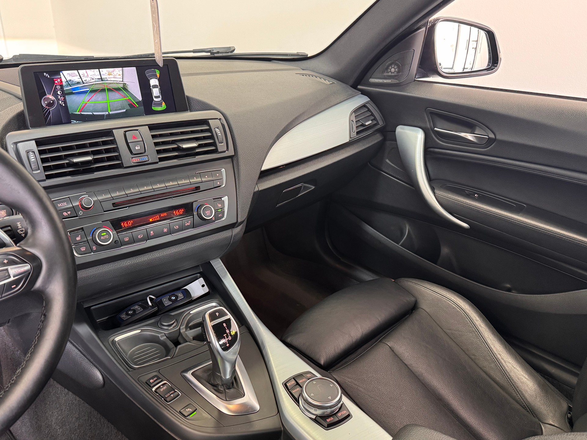 BMW M235i xDrive Steptronic *H/K Soundsystem / Keyless / Rückfahrkamera / Adaptives Fahrwerk / CH-Fahrzeug*-image-11