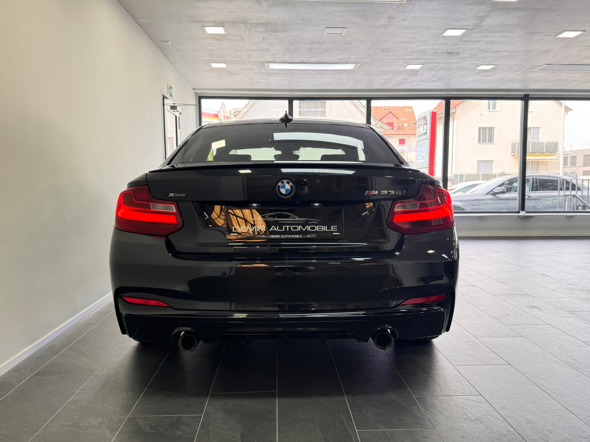 BMW M235i xDrive Steptronic *H/K Soundsystem / Keyless / Rückfahrkamera / Adaptives Fahrwerk / CH-Fahrzeug*-image-4