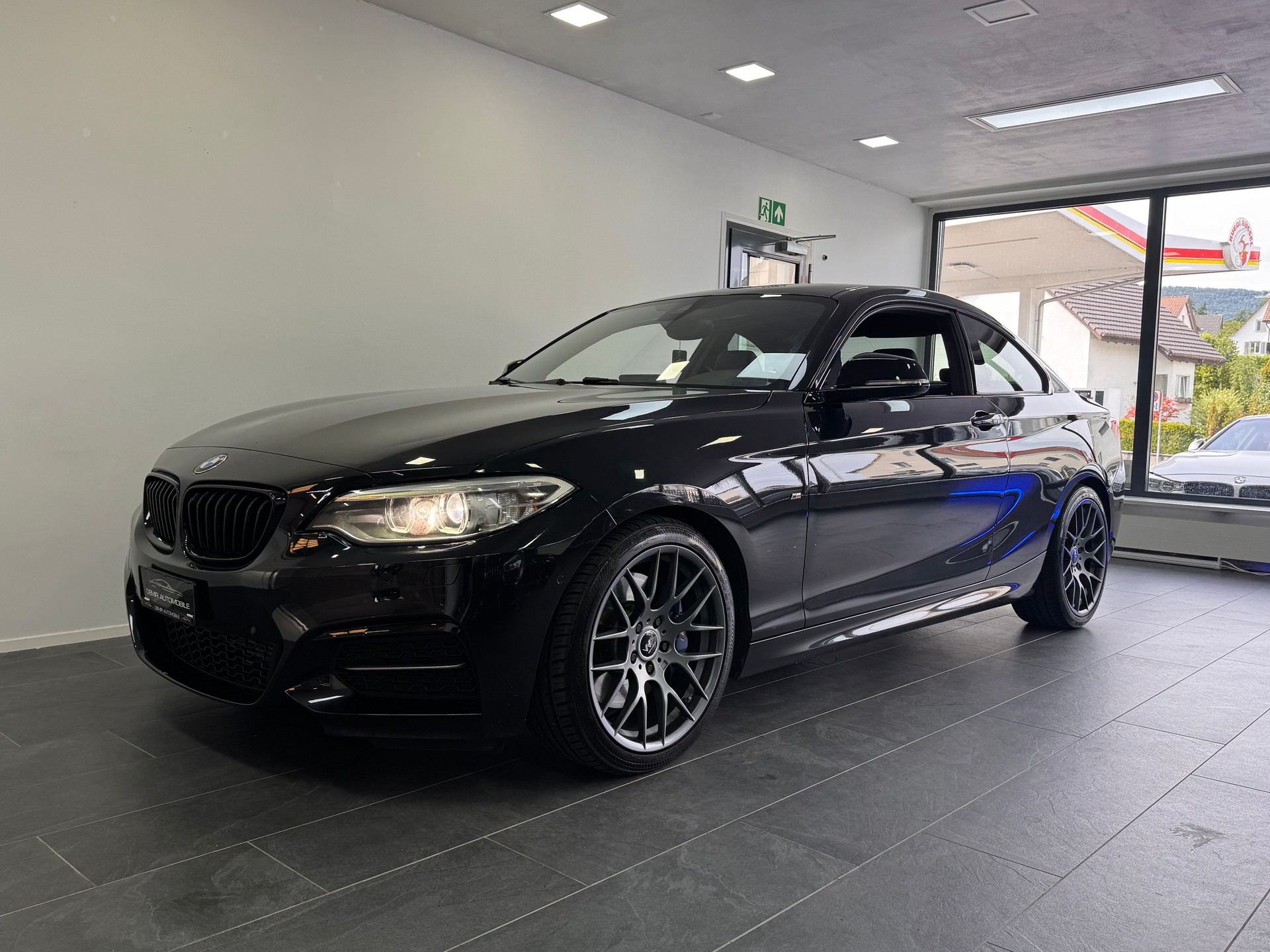 BMW M235i xDrive Steptronic *H/K Soundsystem / Keyless / Rückfahrkamera / Adaptives Fahrwerk / CH-Fahrzeug*-image-0