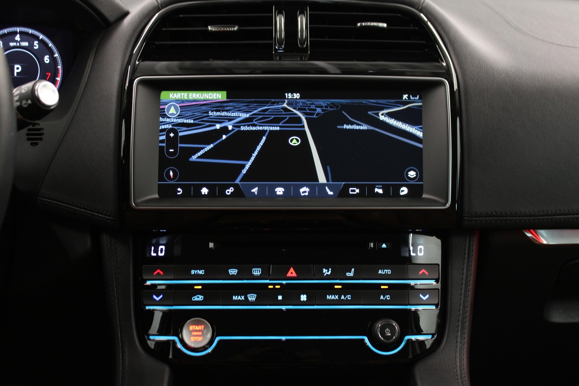 JAGUAR F-Pace 2.0 T 250 PORTFOLIO AWD-image-8