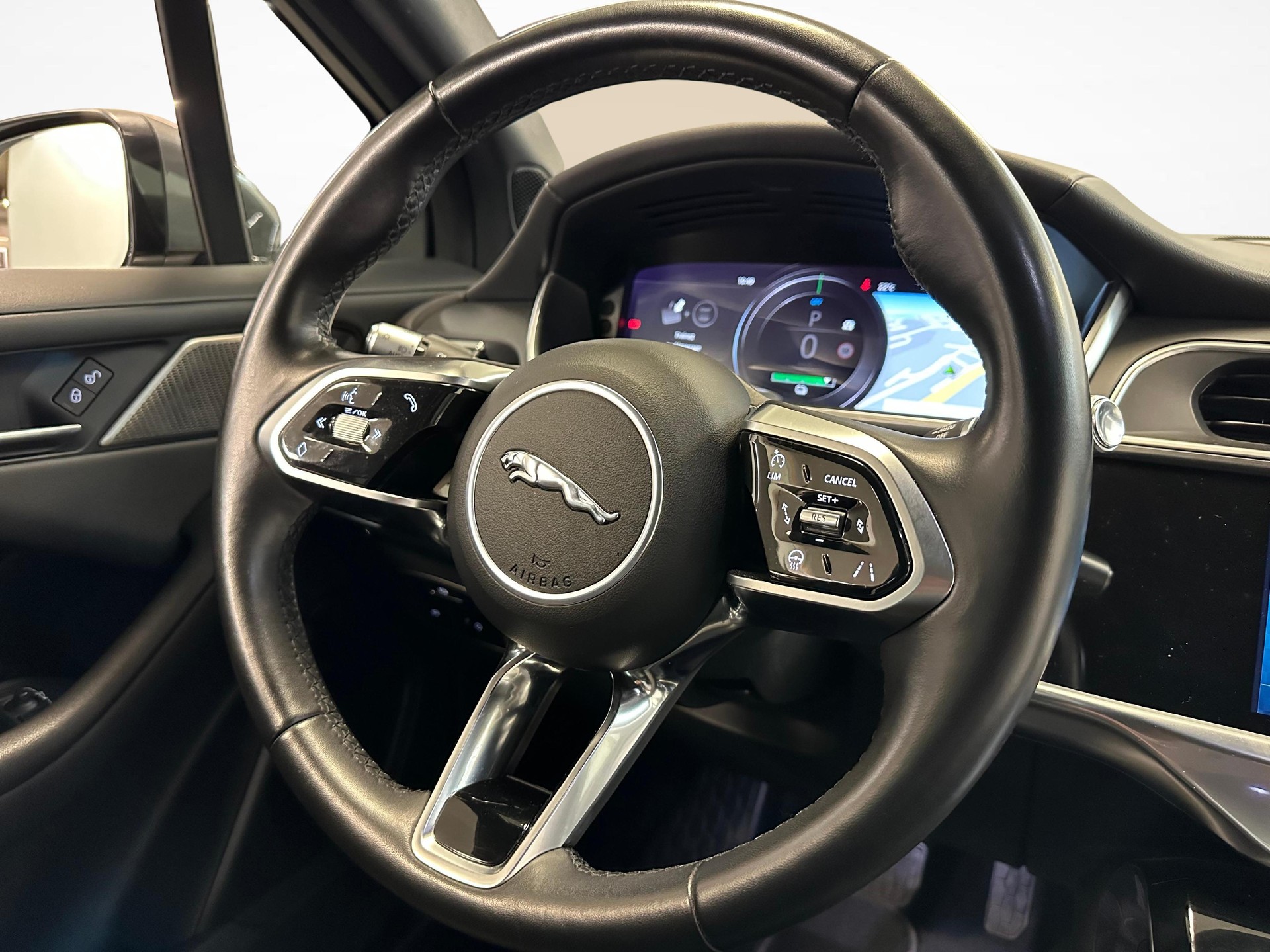 JAGUAR I-Pace EV400 SE AWD-image-6