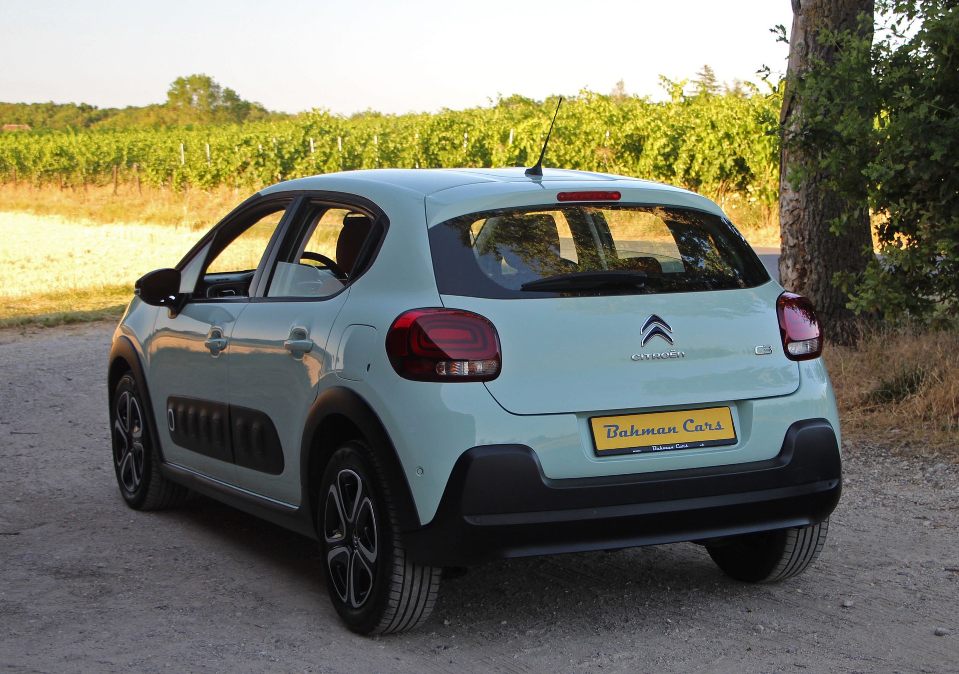 CITROEN C3 1.2i PureTech Shine EAT-image-1
