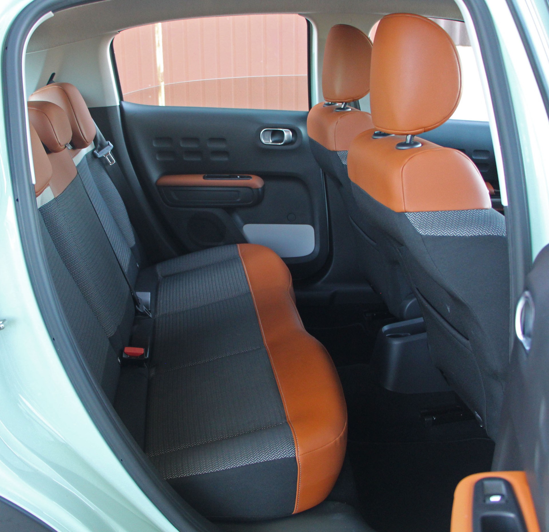 CITROEN C3 1.2i PureTech Shine EAT-image-11