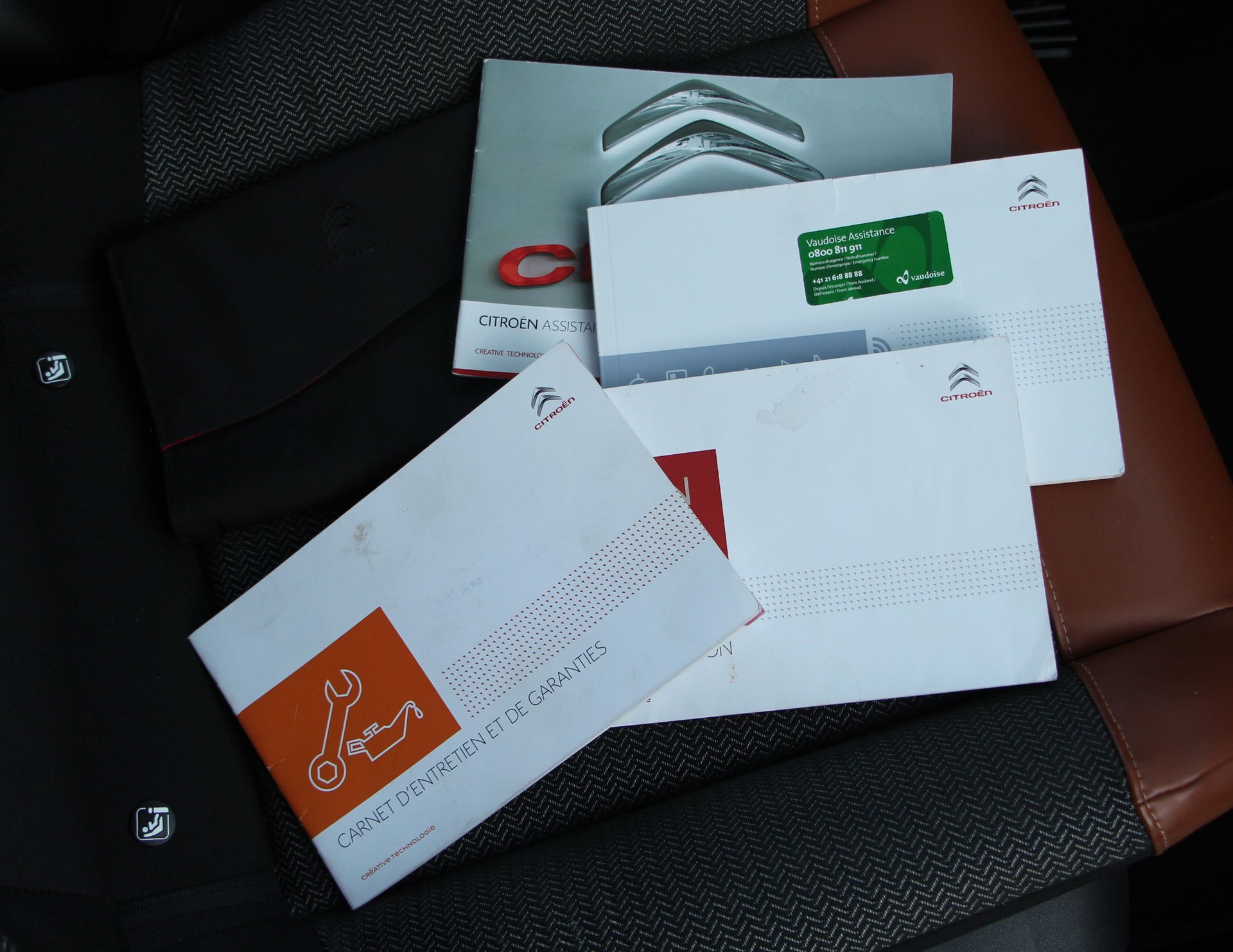 CITROEN C3 1.2i PureTech Shine EAT-image-14