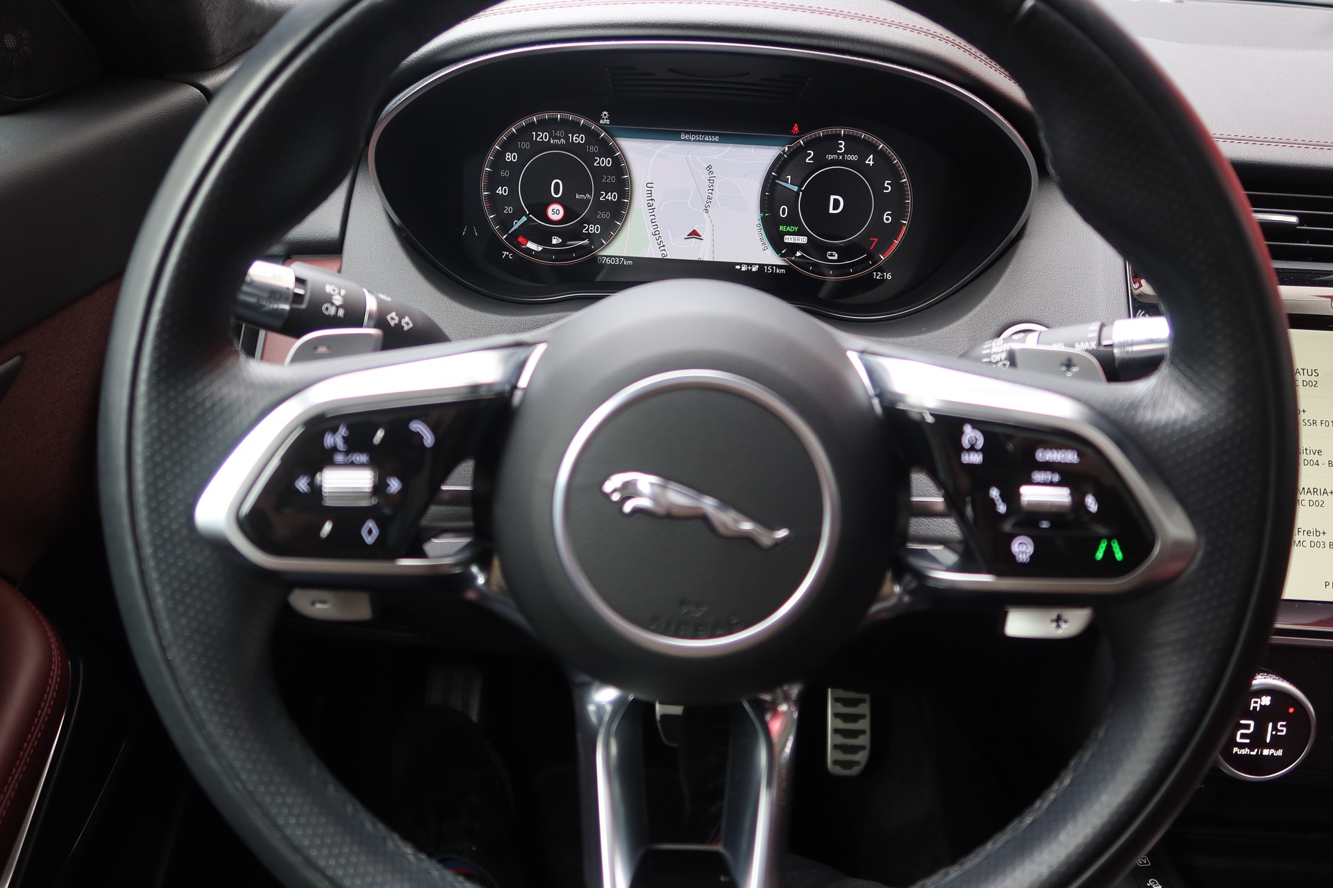 JAGUAR E-Pace 1.5 P300e AWD HSE-image-10