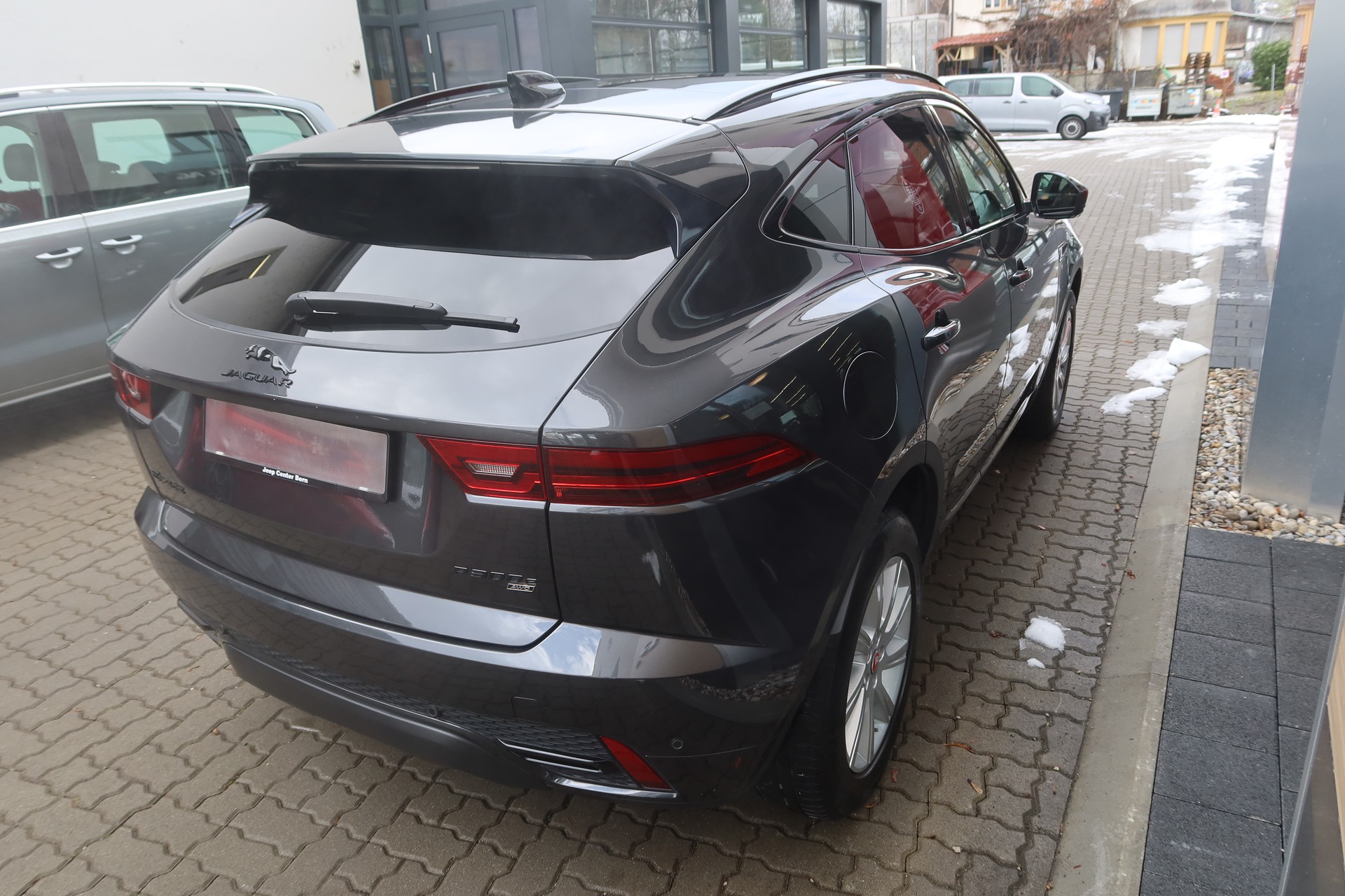 JAGUAR E-Pace 1.5 P300e AWD HSE-image-3