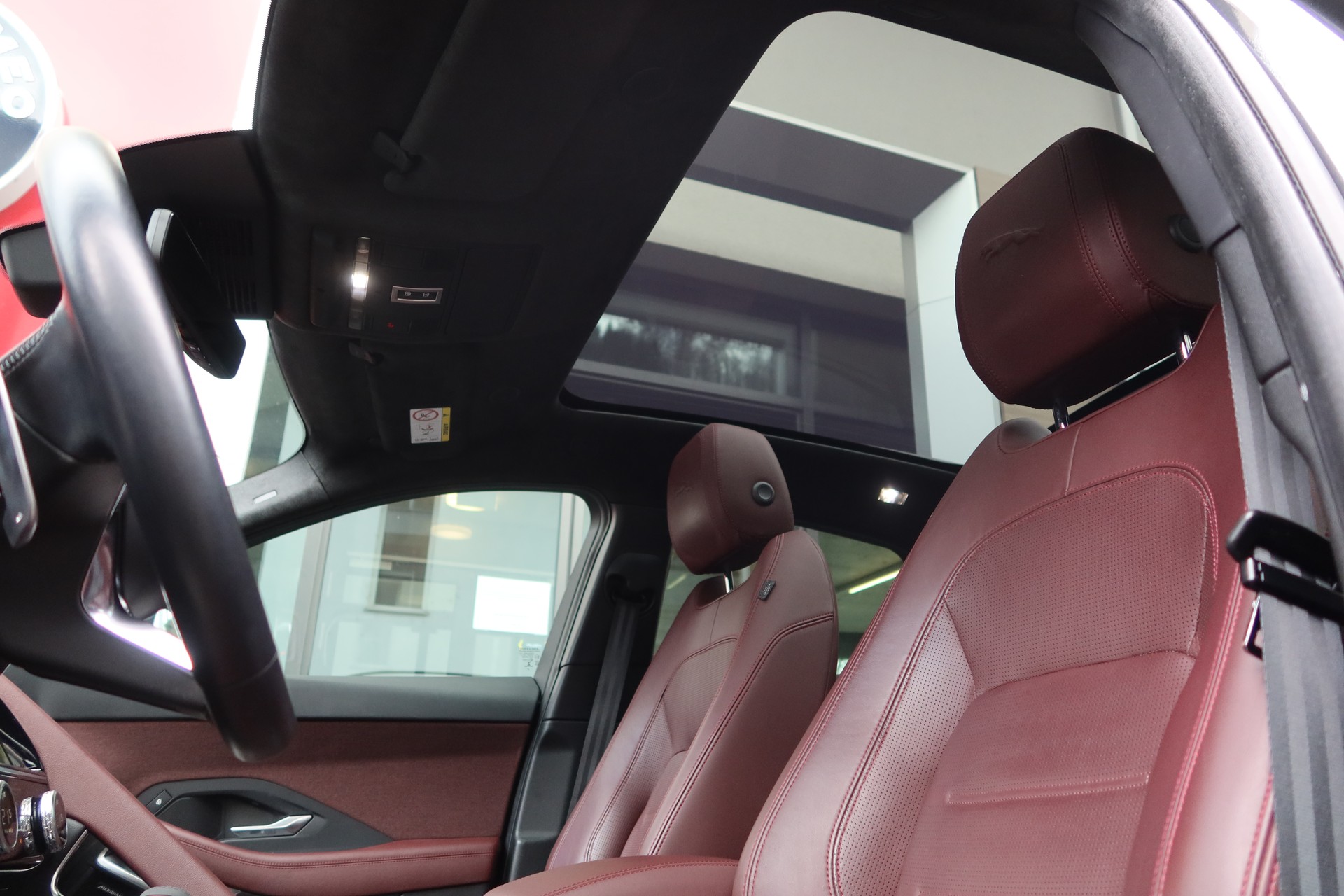 JAGUAR E-Pace 1.5 P300e AWD HSE-image-8