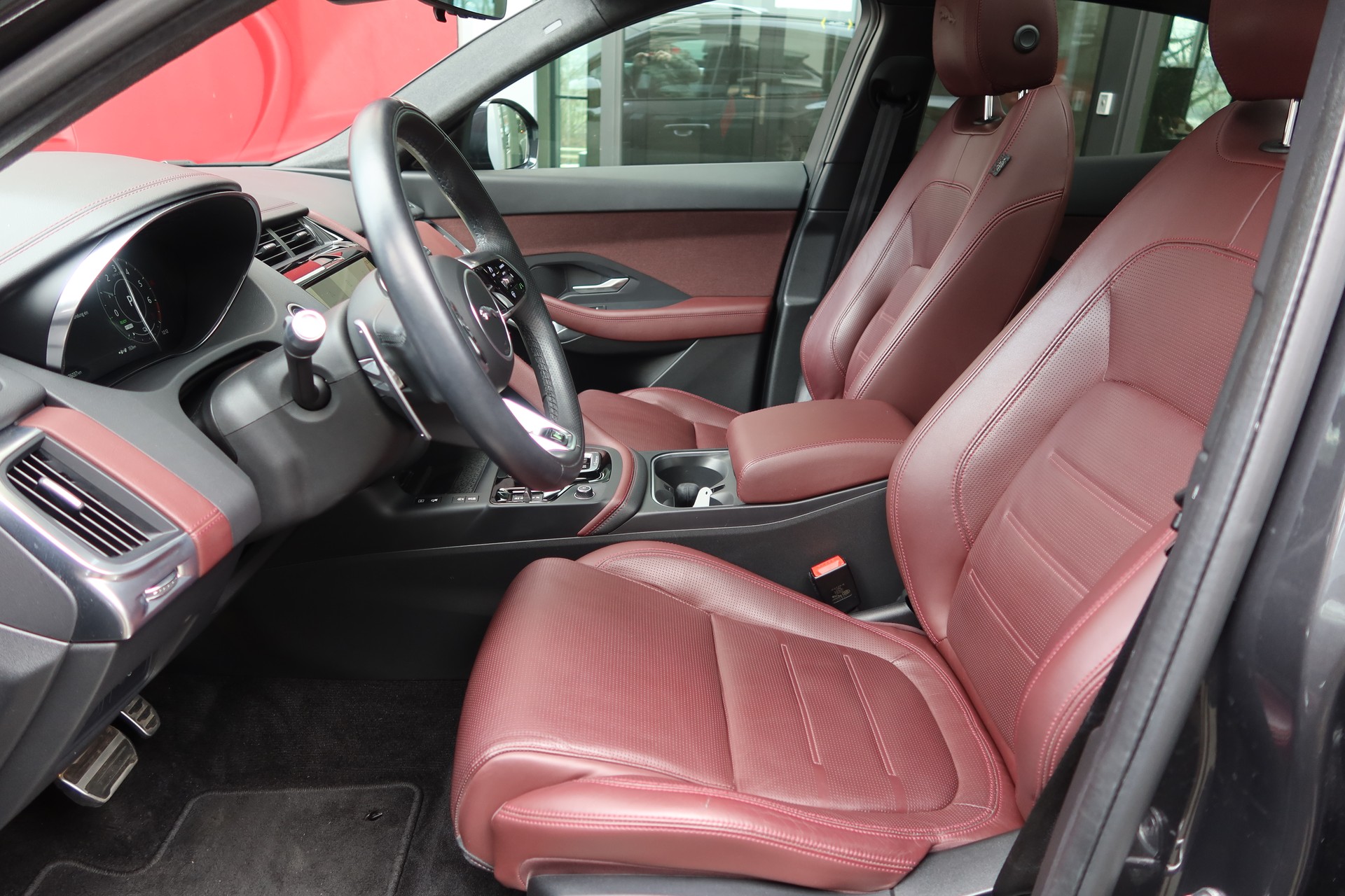 JAGUAR E-Pace 1.5 P300e AWD HSE-image-6