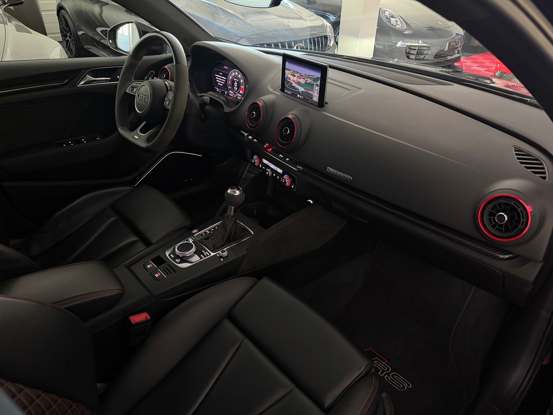 AUDI RS3 Limousine 2.5 TSI quattro-image-12