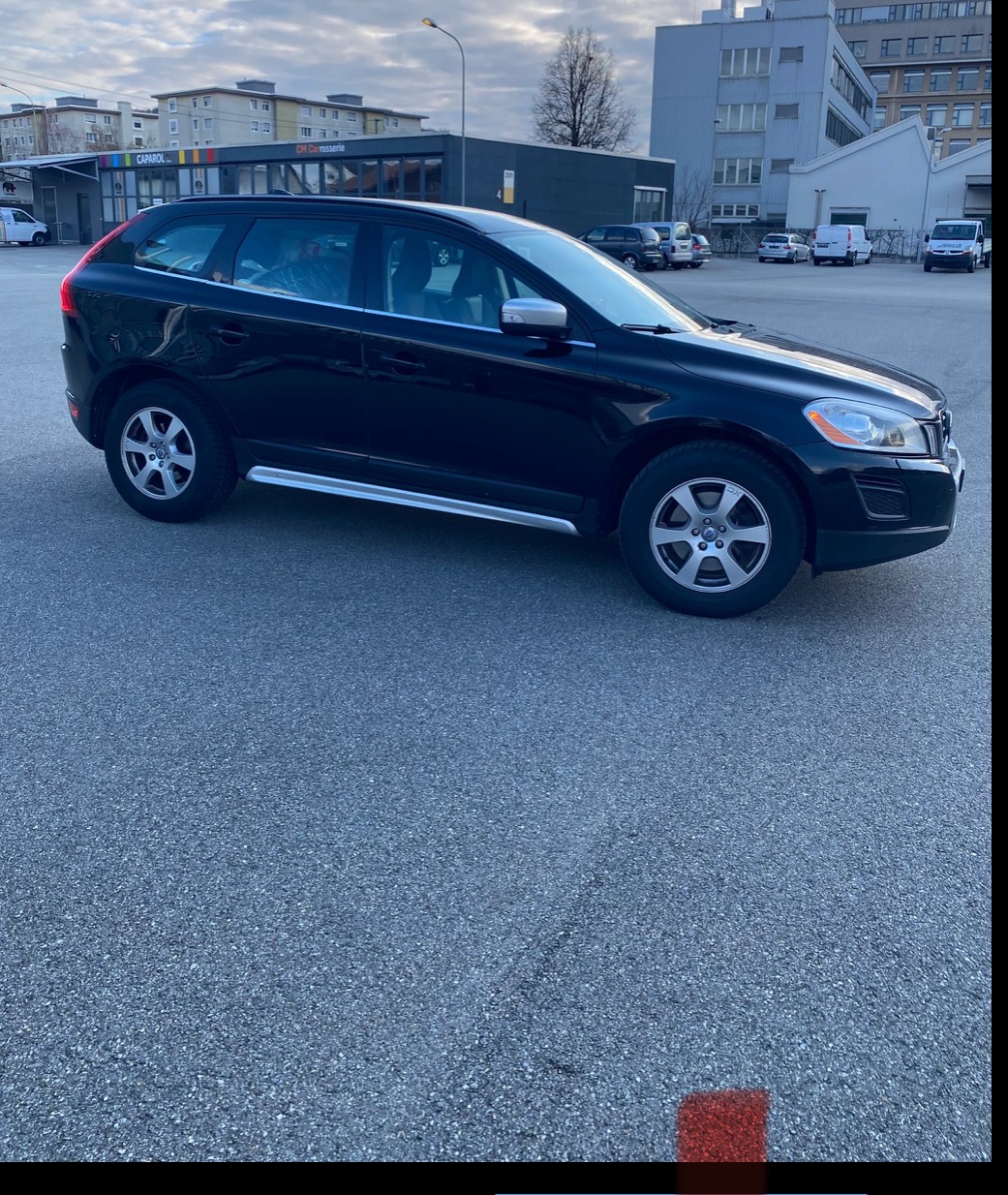 VOLVO XC60 D4 AWD Husky Edition Geartronic-image-5