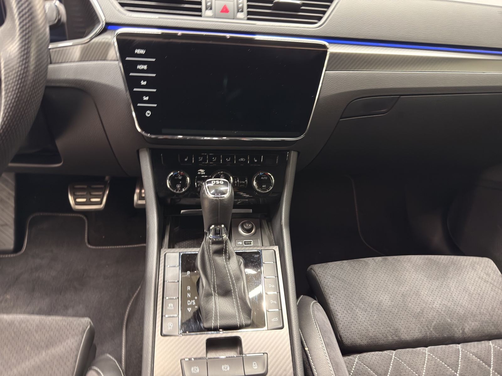 SKODA Superb Combi 1.5 TSI SportLine ACT-image-10