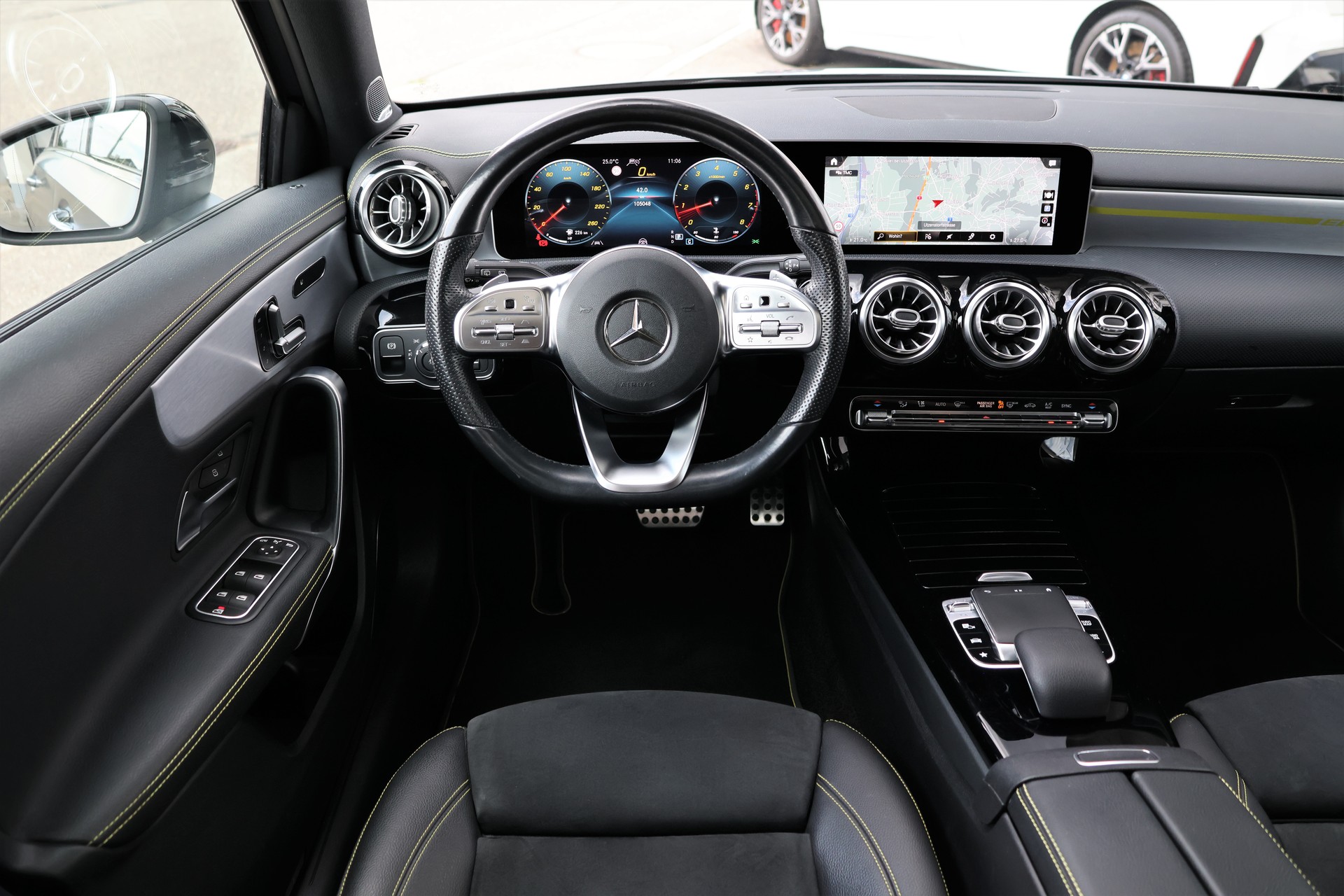 MERCEDES-BENZ A 250 4Matic AMG Line 4Matic 7G-DCT (CH) *Edition1 Designo Magno*-image-13