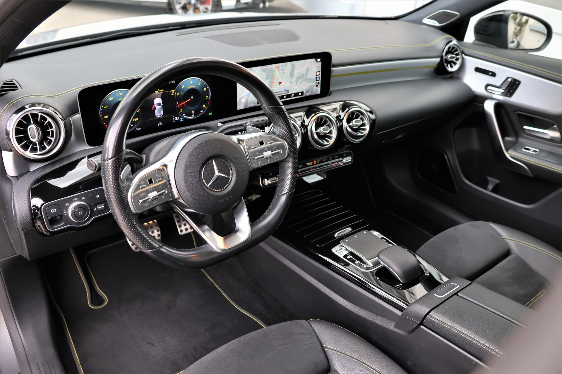 MERCEDES-BENZ A 250 4Matic AMG Line 4Matic 7G-DCT (CH) *Edition1 Designo Magno*-image-10