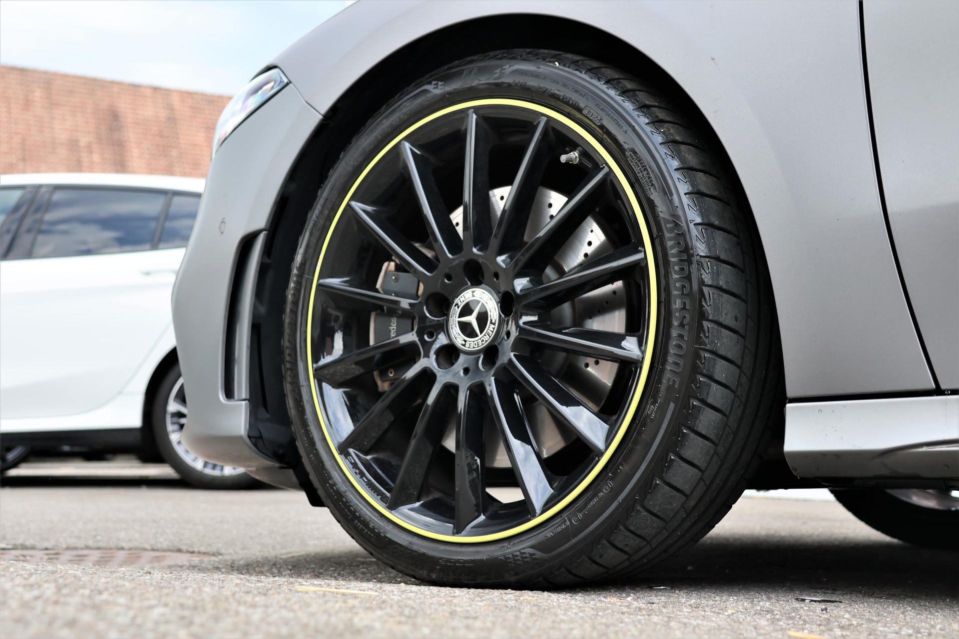 MERCEDES-BENZ A 250 4Matic AMG Line 4Matic 7G-DCT (CH) *Edition1 Designo Magno*-image-7