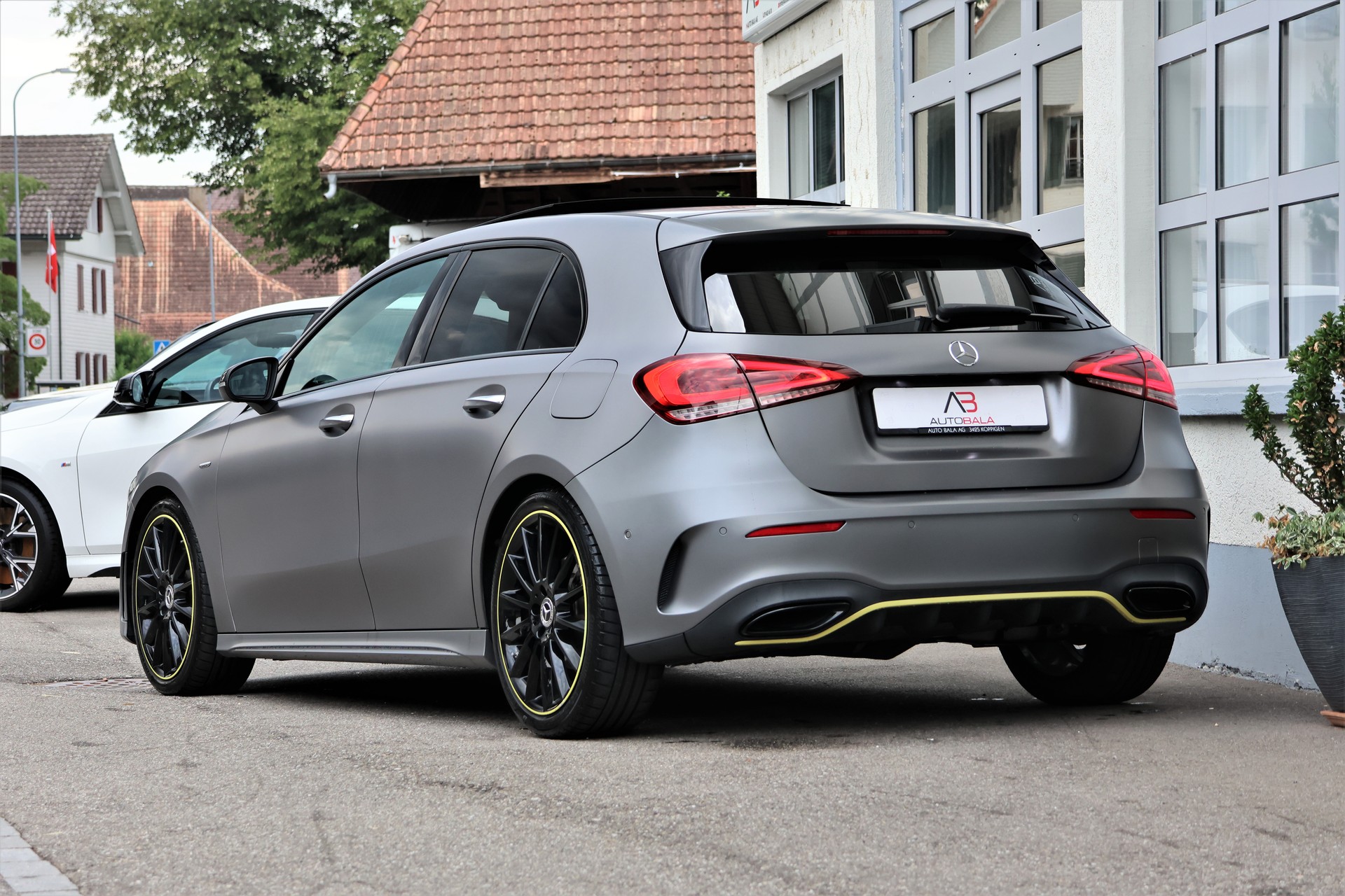 MERCEDES-BENZ A 250 4Matic AMG Line 4Matic 7G-DCT (CH) *Edition1 Designo Magno*-image-2