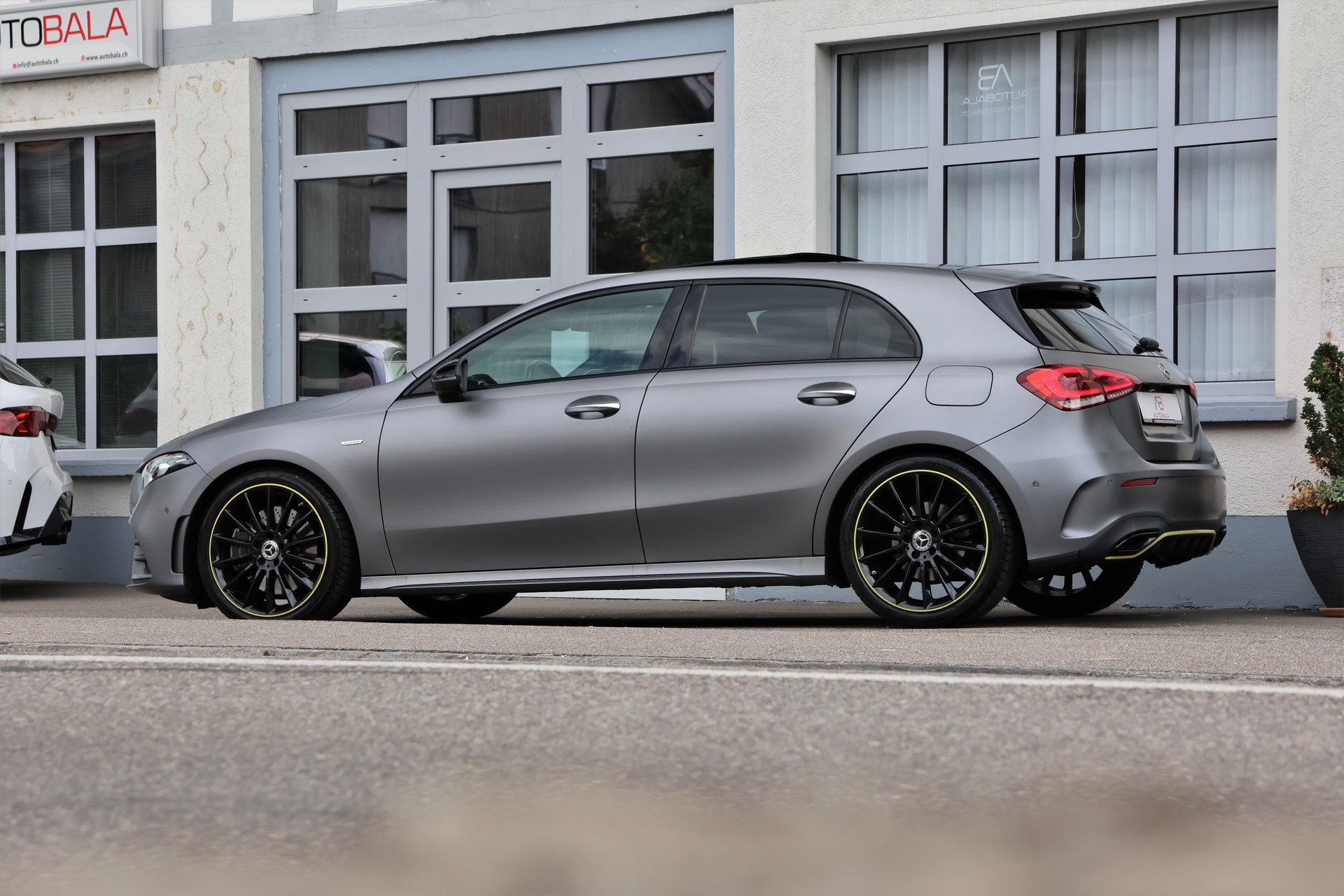 MERCEDES-BENZ A 250 4Matic AMG Line 4Matic 7G-DCT (CH) *Edition1 Designo Magno*-image-3