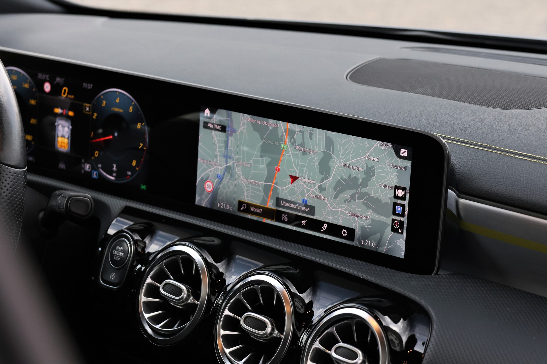 MERCEDES-BENZ A 250 4Matic AMG Line 4Matic 7G-DCT (CH) *Edition1 Designo Magno*-image-18