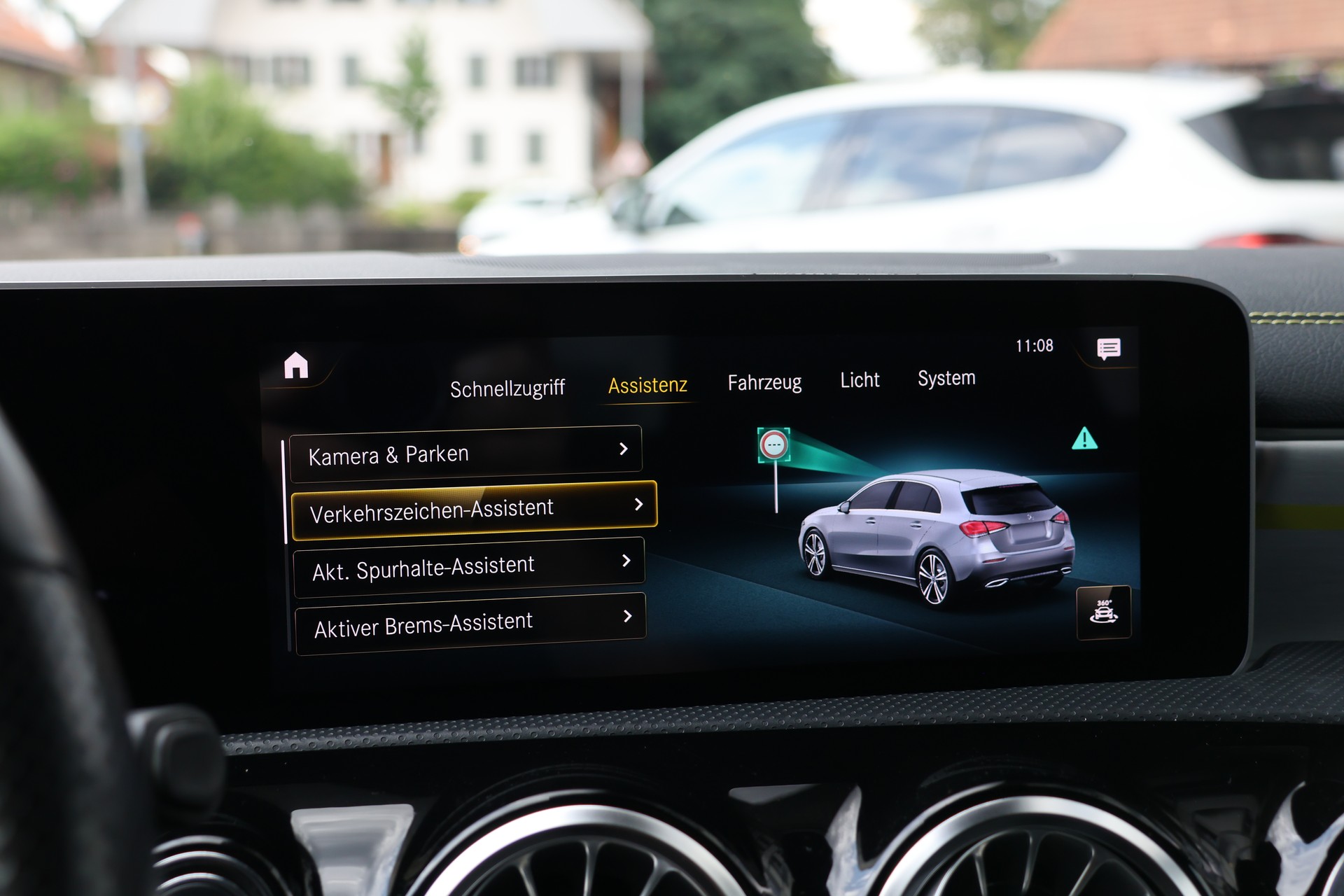 MERCEDES-BENZ A 250 4Matic AMG Line 4Matic 7G-DCT (CH) *Edition1 Designo Magno*-image-22