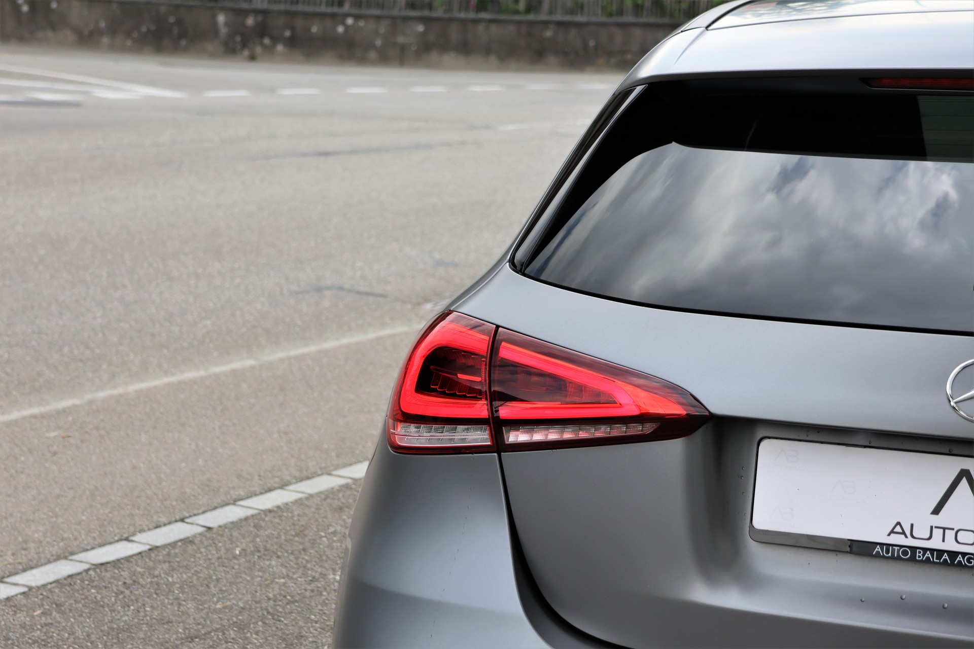 MERCEDES-BENZ A 250 4Matic AMG Line 4Matic 7G-DCT (CH) *Edition1 Designo Magno*-image-5